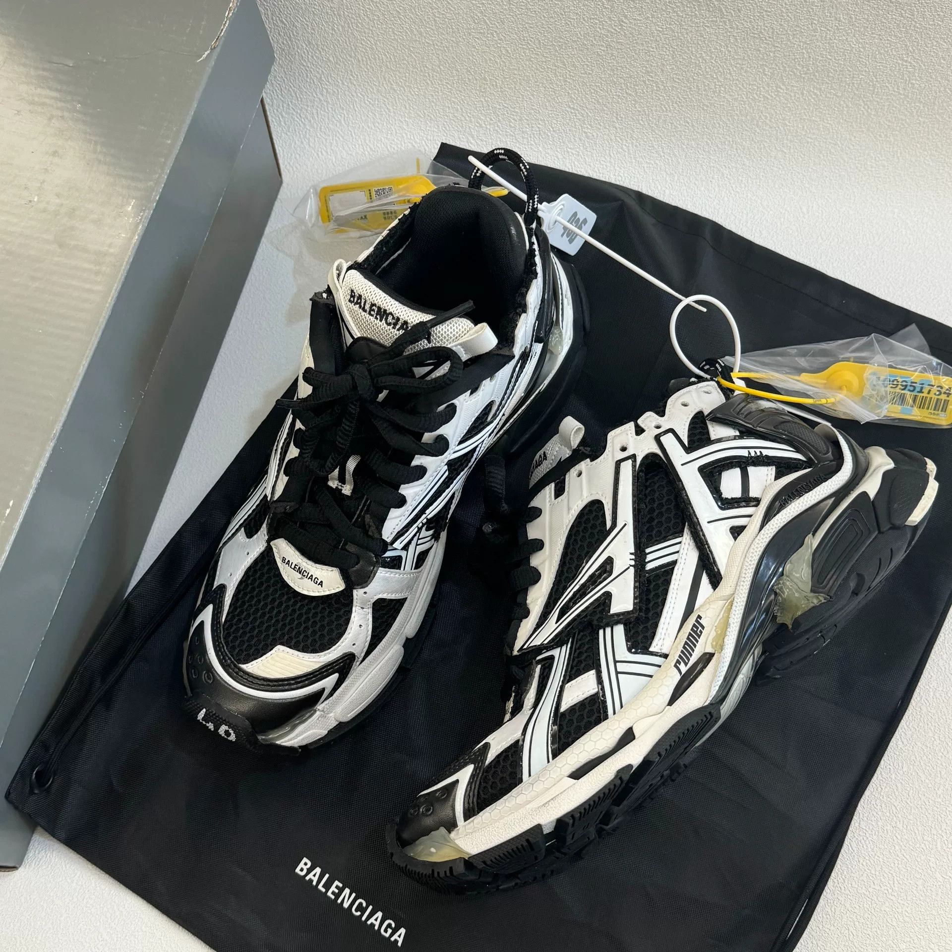 Balenciaga balenciaga runner black and white sneakers Size US 7.5 / EU 40-41 - 1 Thumbnail