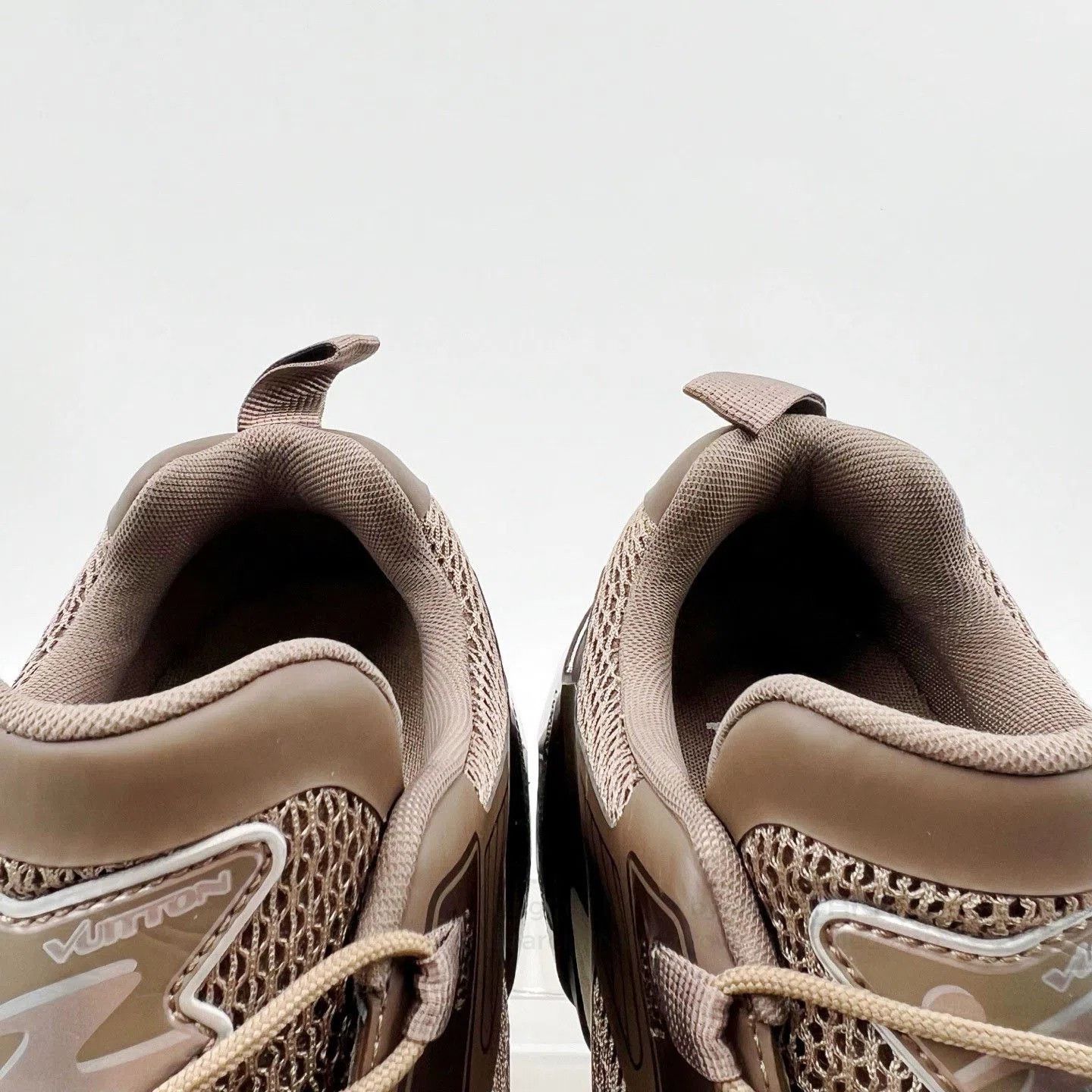 Louis Vuitton Louis Vuitton Runner Tatic Low-Top Sneakers. Size US 7.5 / EU 40-41 - 3 Thumbnail