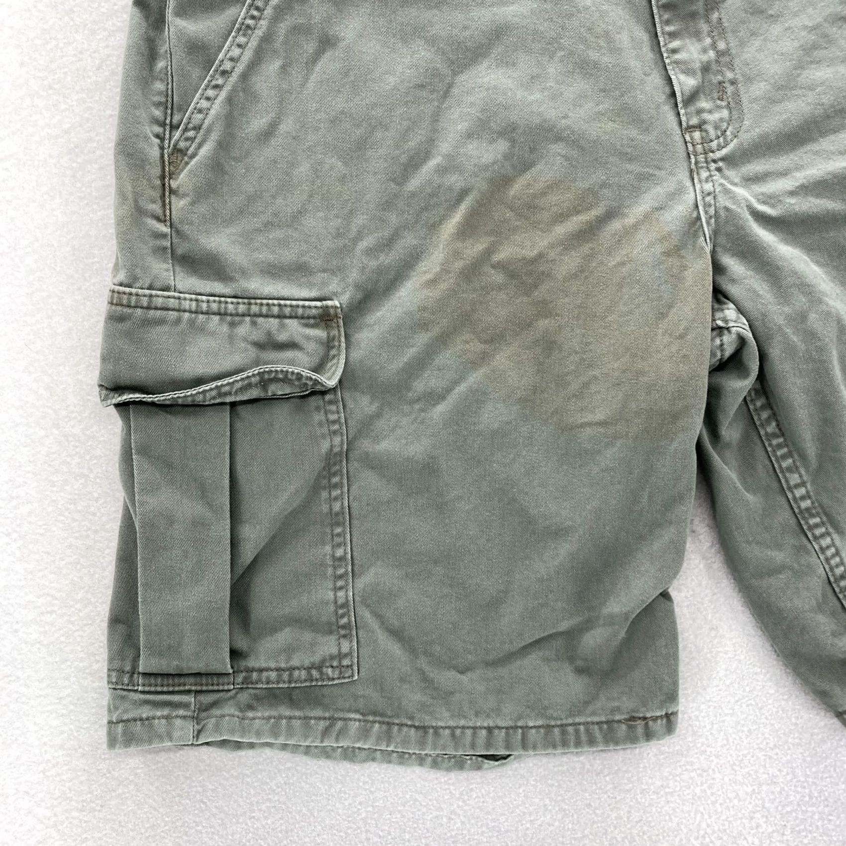 Levi's Levi's Silver Tab Khakis Cargo Shorts Mens 33 Green Mid Rise Casual 90s Vintage Shirt? Size US 33 - 2 Thumbnail