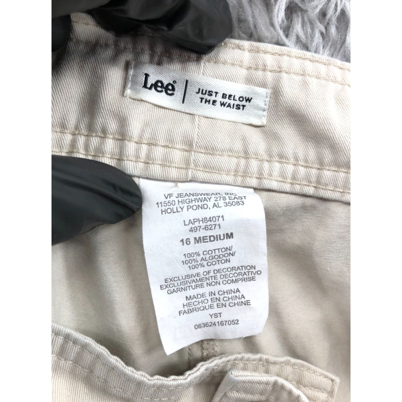 Lee Lee Cargo Shorts Womens Size 16 Mid Rise Medium Wash Beige Casual 5-Pocket Design Regular Fit Cotton Denim? Size 38" / US 16 / IT 52 - 7 Thumbnail