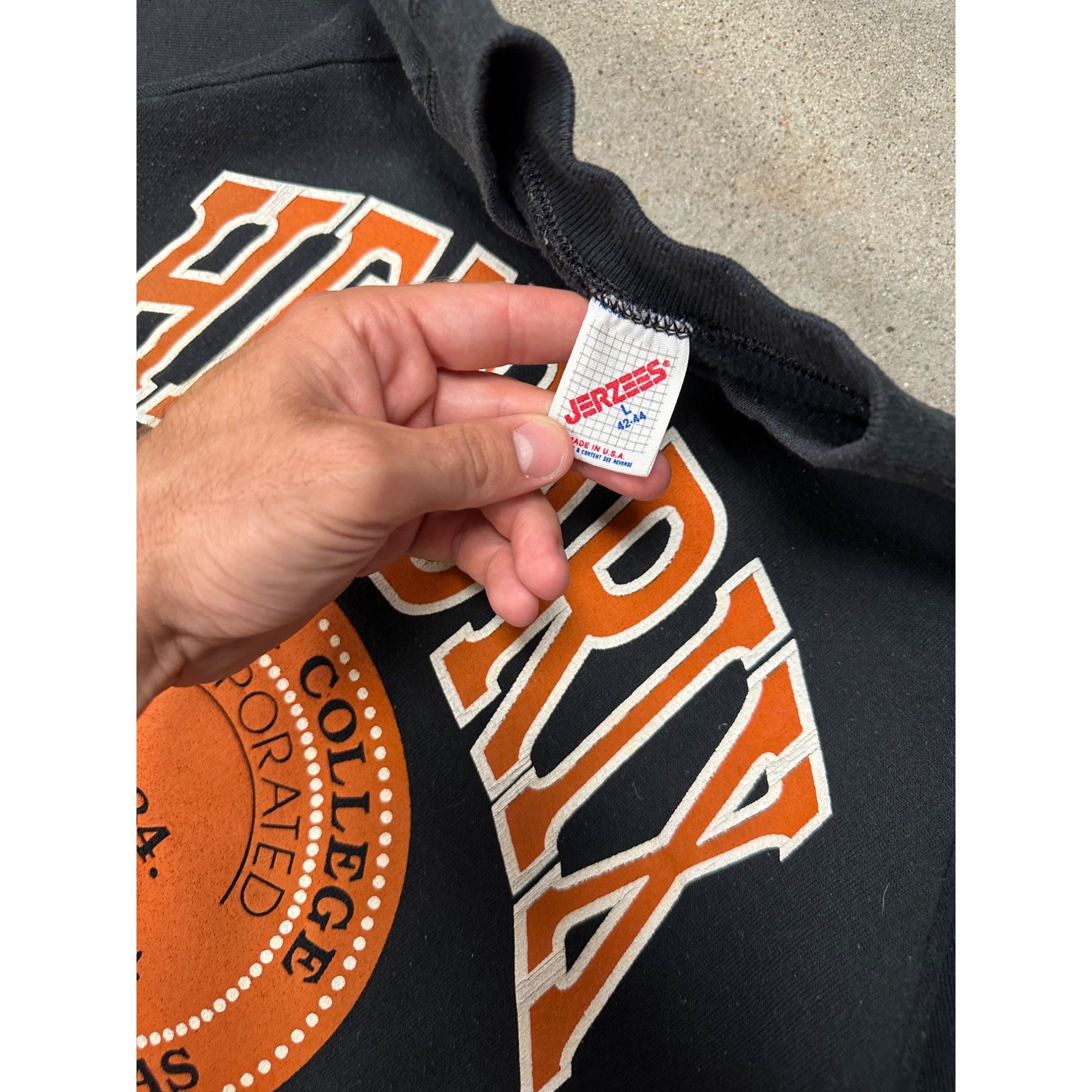 Vintage Vintage 80s Hendrix College Conway Arkansas Sweatshirt Size US M / EU 48-50 / 2 - 2 Thumbnail