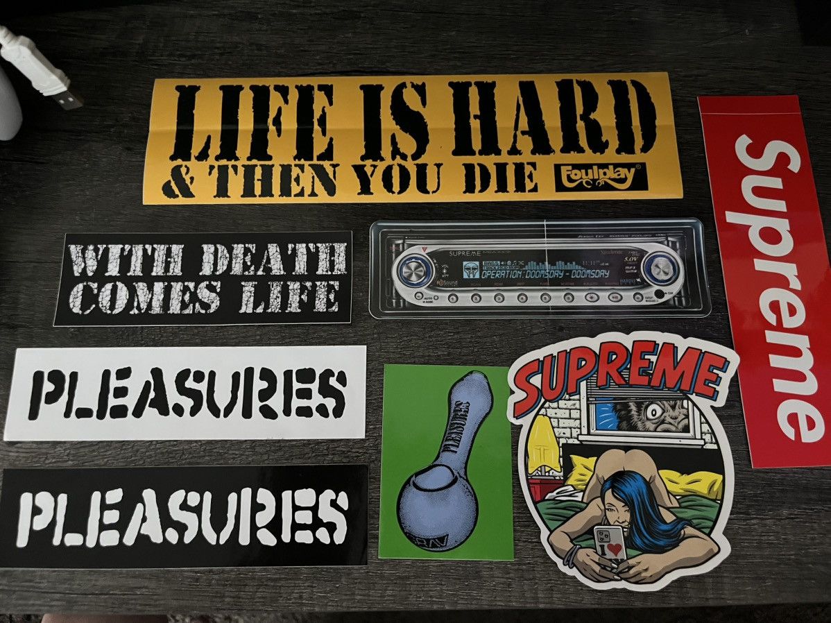 Supreme SUPREME STICKERS FREE WITH PURCHASE Size ONE SIZE - 1 Thumbnail