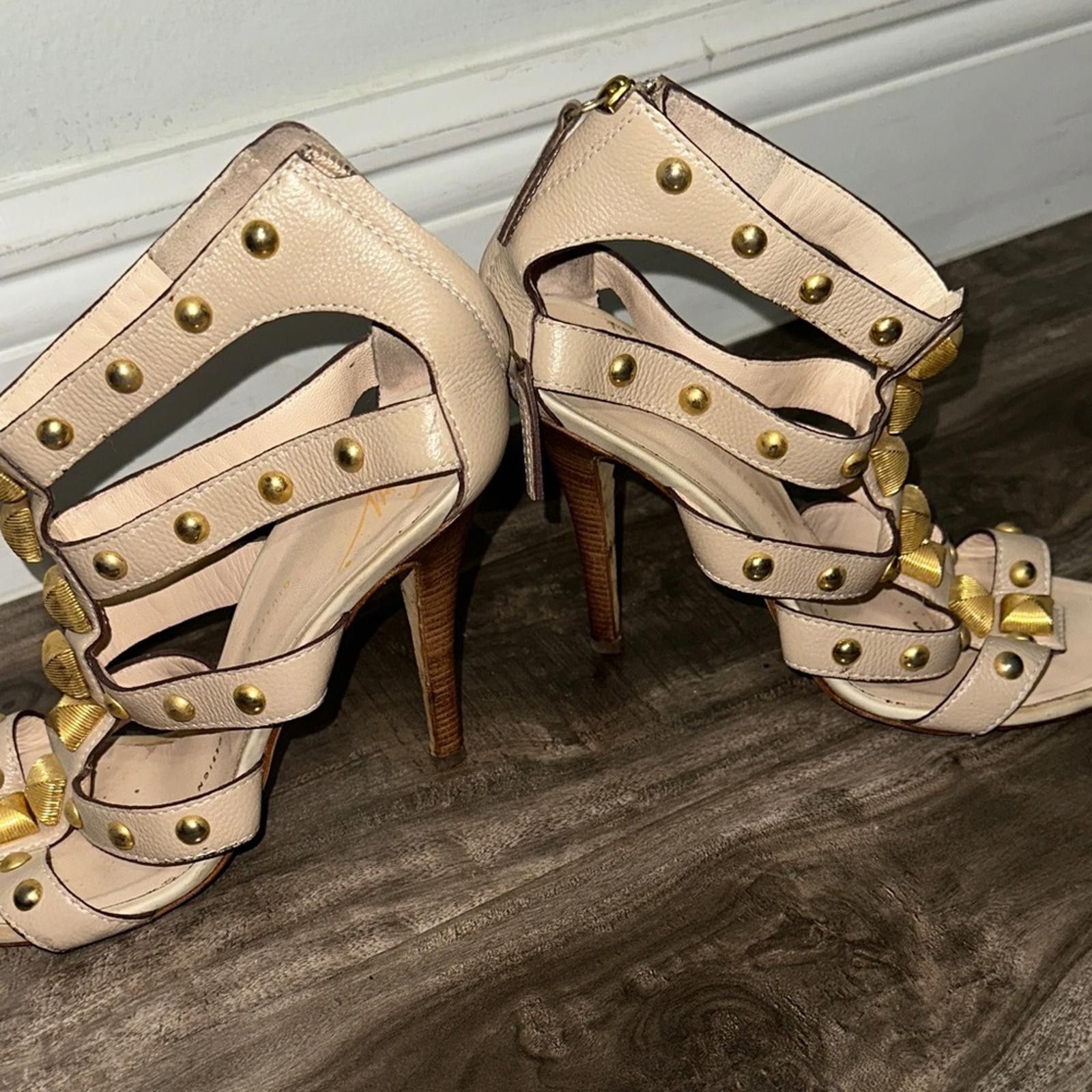 Giuseppe Zanotti Giuseppe Zanotti Nude and Gold Pyramid Stud Heels Size US 7.5 / IT 37.5 - 4 Thumbnail