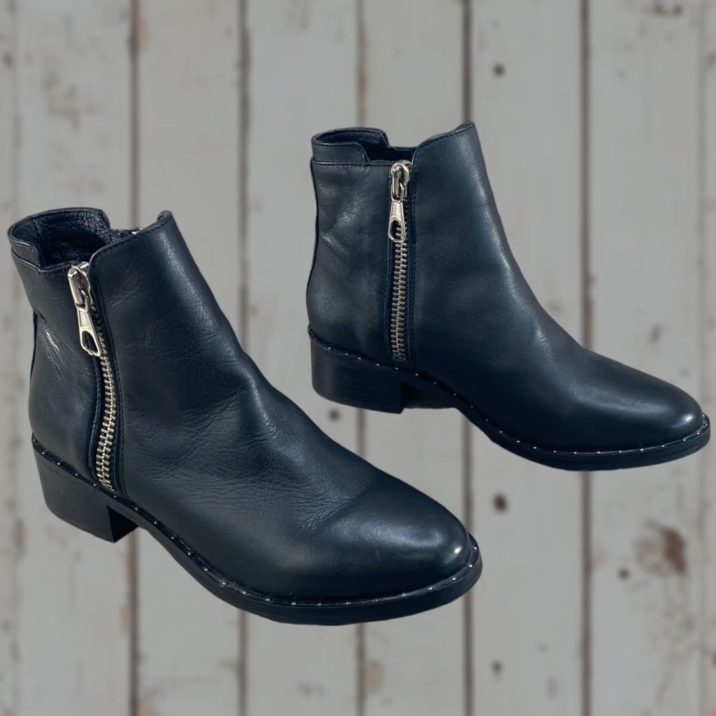 Steve Madden Steve Madden Womens 9 Biker Boots Lanna Black Leather Ankle Booties Side Zip Studded Boots Size US 9 / IT 39 - 1 Thumbnail