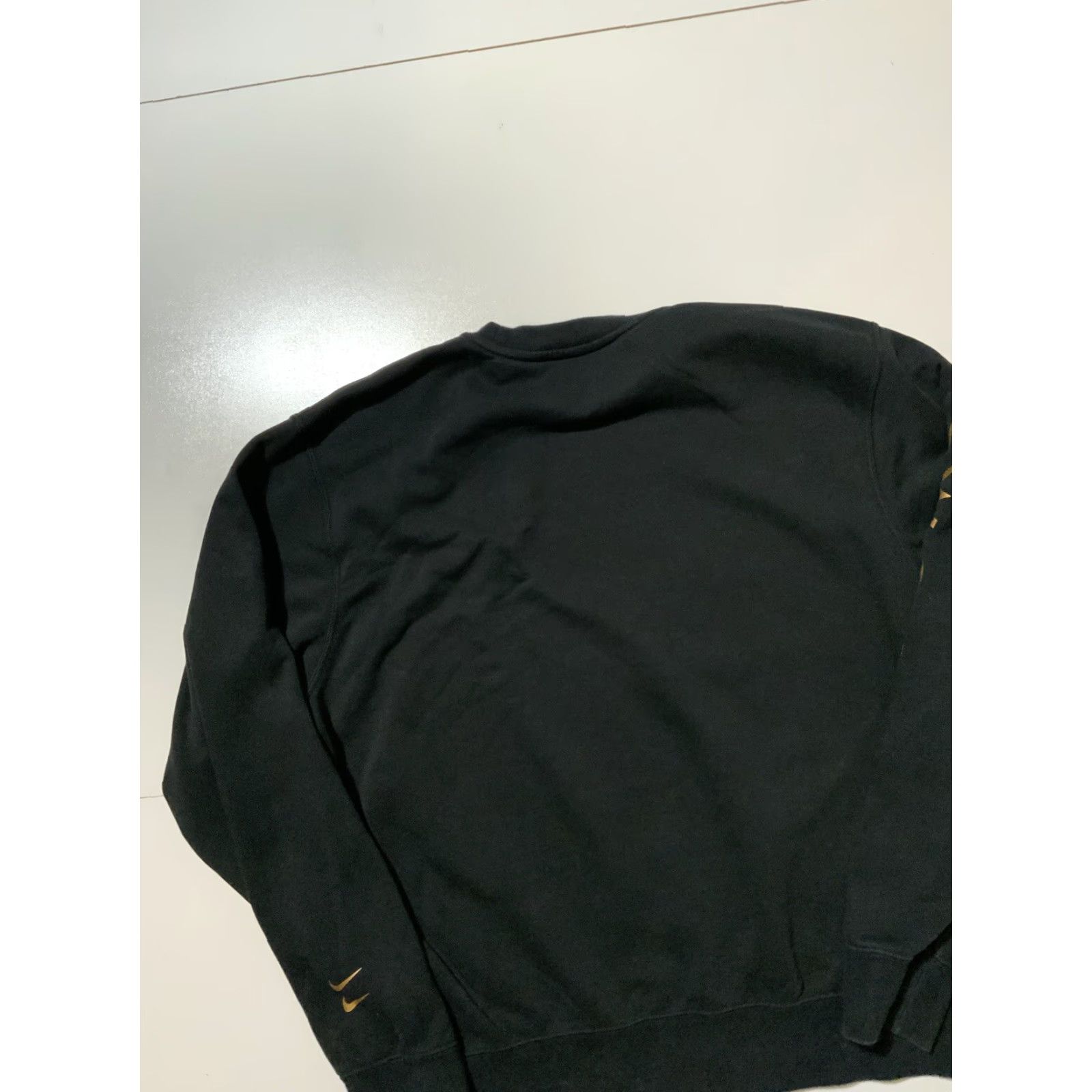 Nike VINTAGE Nike Sportswear Swoosh Black/Gold Club Fleece Crewneck Sweatshirt M Mens Crewneck Sweatshirt Black Gold Swoosh Nike Sportswear Size M Mens Size US M / EU 48-50 / 2 - 5 Thumbnail