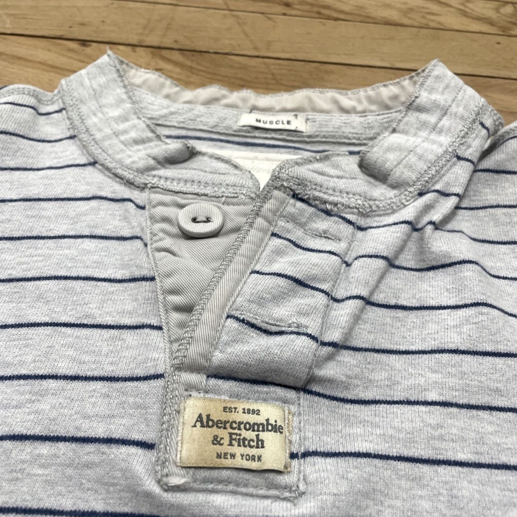 Abercrombie & Fitch Abercrombie & Fitch Y2k Henley Shirt Men XL Gray Thermal Knit Muscle Logo Modern Vintage Shirt Size US XL / EU 56 / 4 - 6 Thumbnail