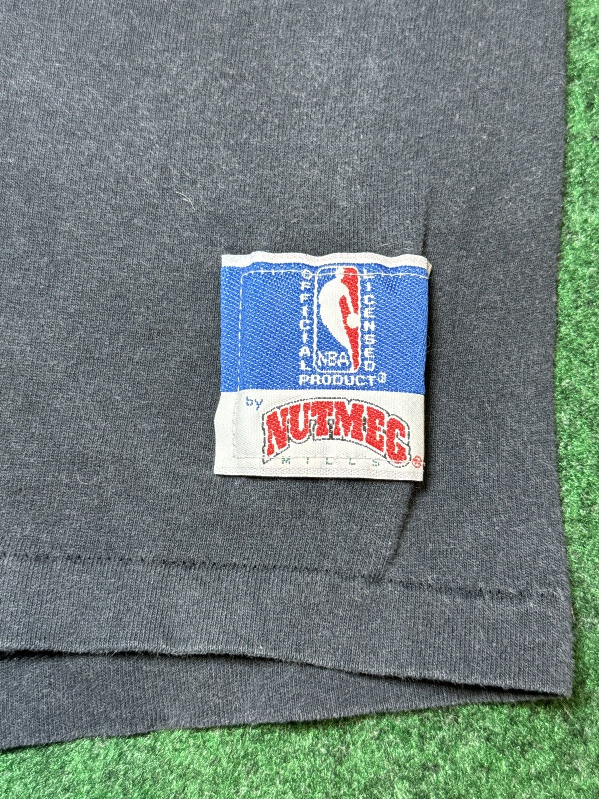 Nutmeg × Vintage Vtg 90s Chicago Bulls Triple Threat Caricature Grant T Shirt Size US L / EU 52-54 / 3 - 3 Thumbnail