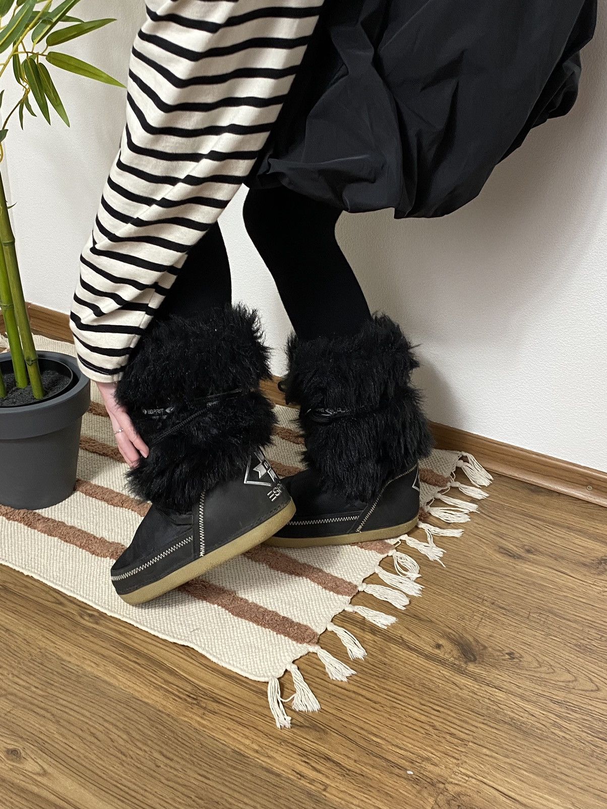 Esprit FUR YETI MOHAIR WINTER SNOW MOON Y2K UNT BOOTS Size US 7 / IT 37 - 12 Thumbnail