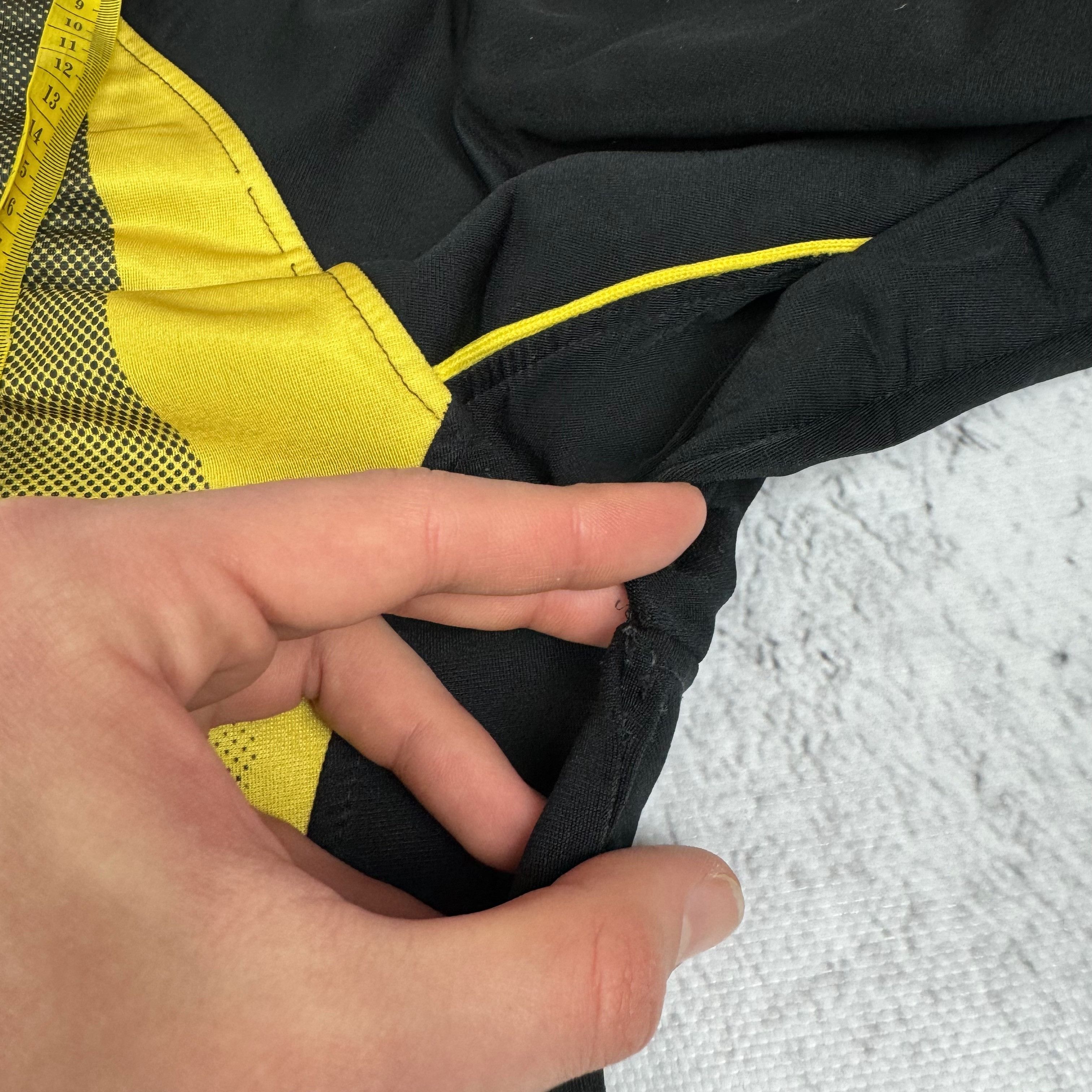 Nike Vintage Nike Sportswear Men Black Yellow Goalkeeper Jersey M Size US M / EU 48-50 / 2 - 6 Thumbnail