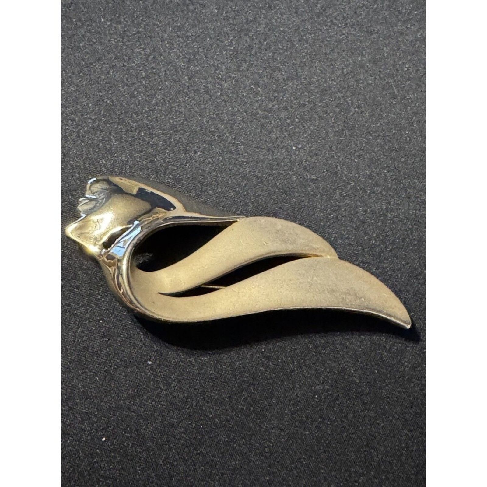 Other Lot of 2 Large Gold Tone Brooches Size ONE SIZE - 13 Thumbnail