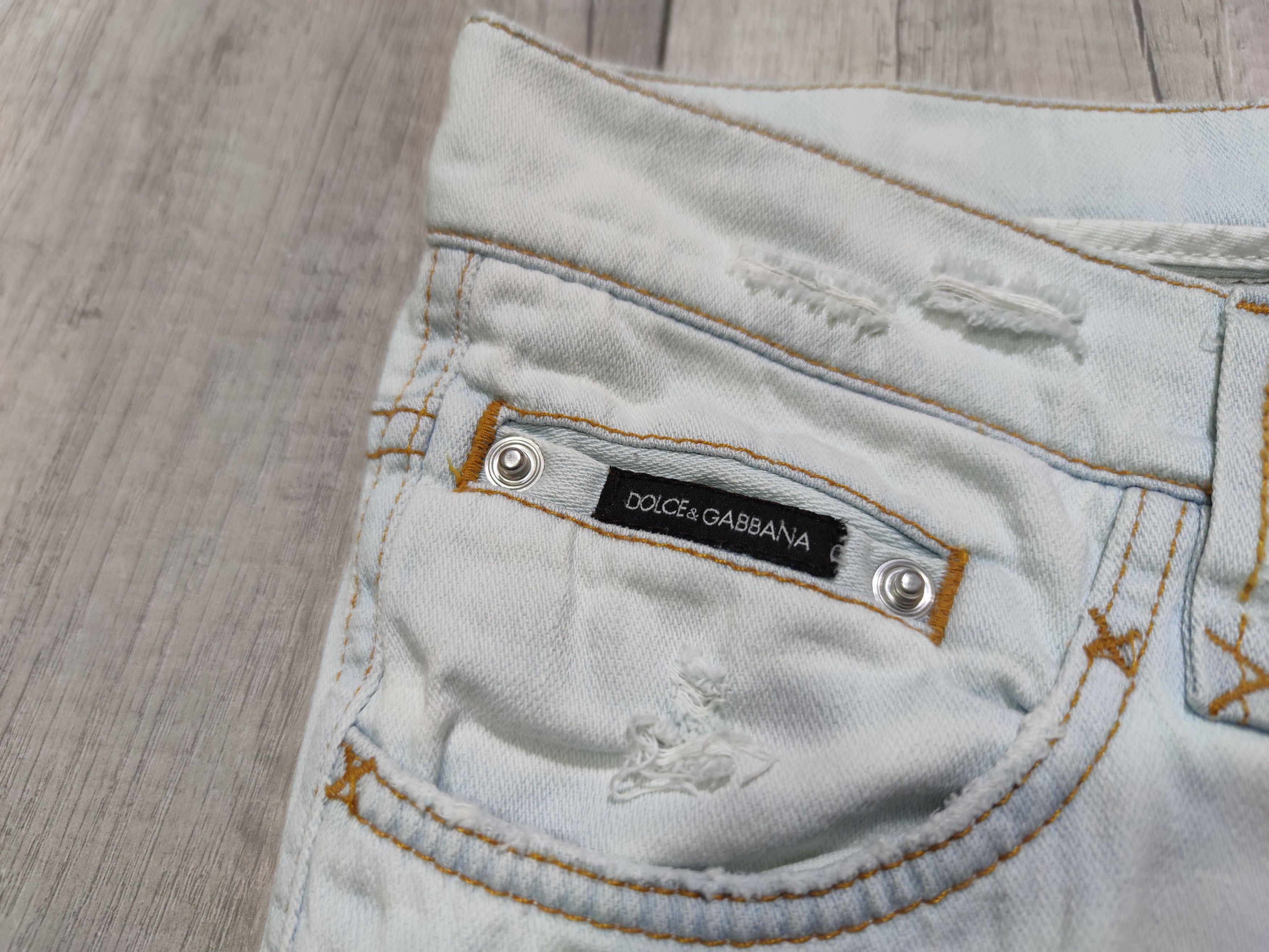 Dolce & Gabbana Vintage Dolce Gabbana Light Blue Distressed Jeans Size 27" / US 4 / IT 40 - 9 Thumbnail