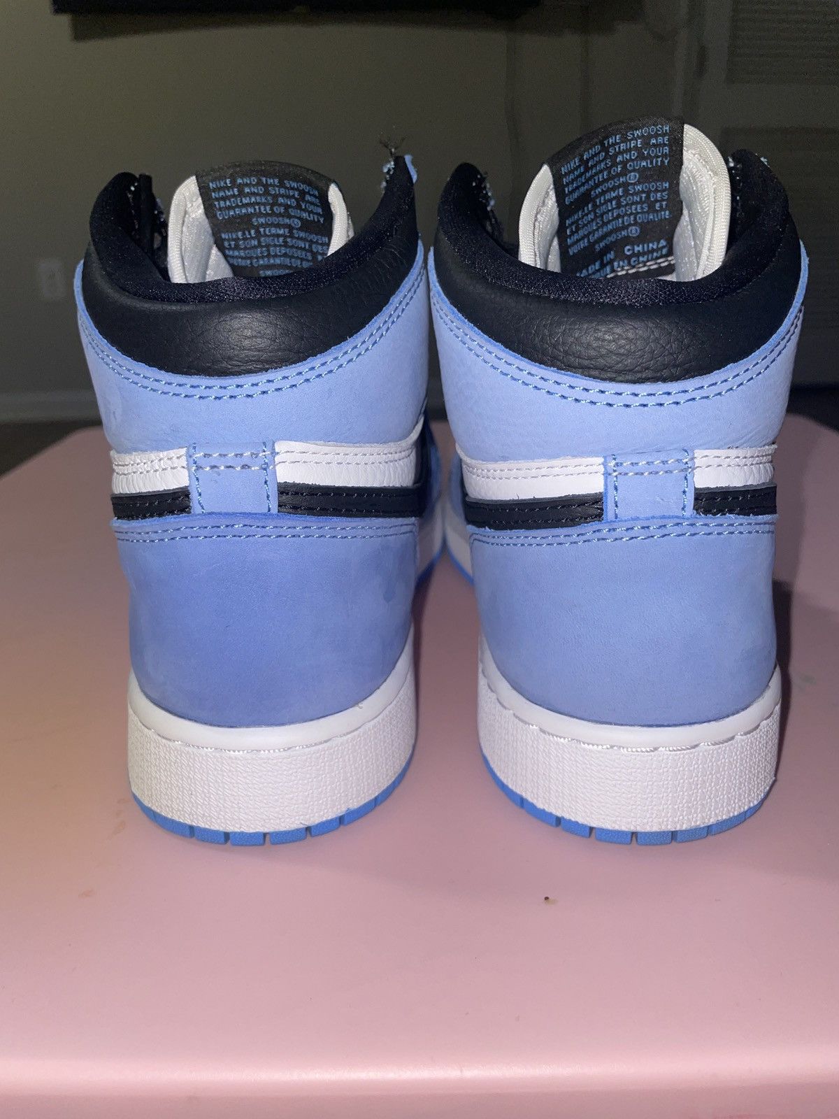 Jordan Brand × Nike Air Jordan 1 Retro High OG GS (UNC) Size US 7 / EU 40 - 4 Thumbnail