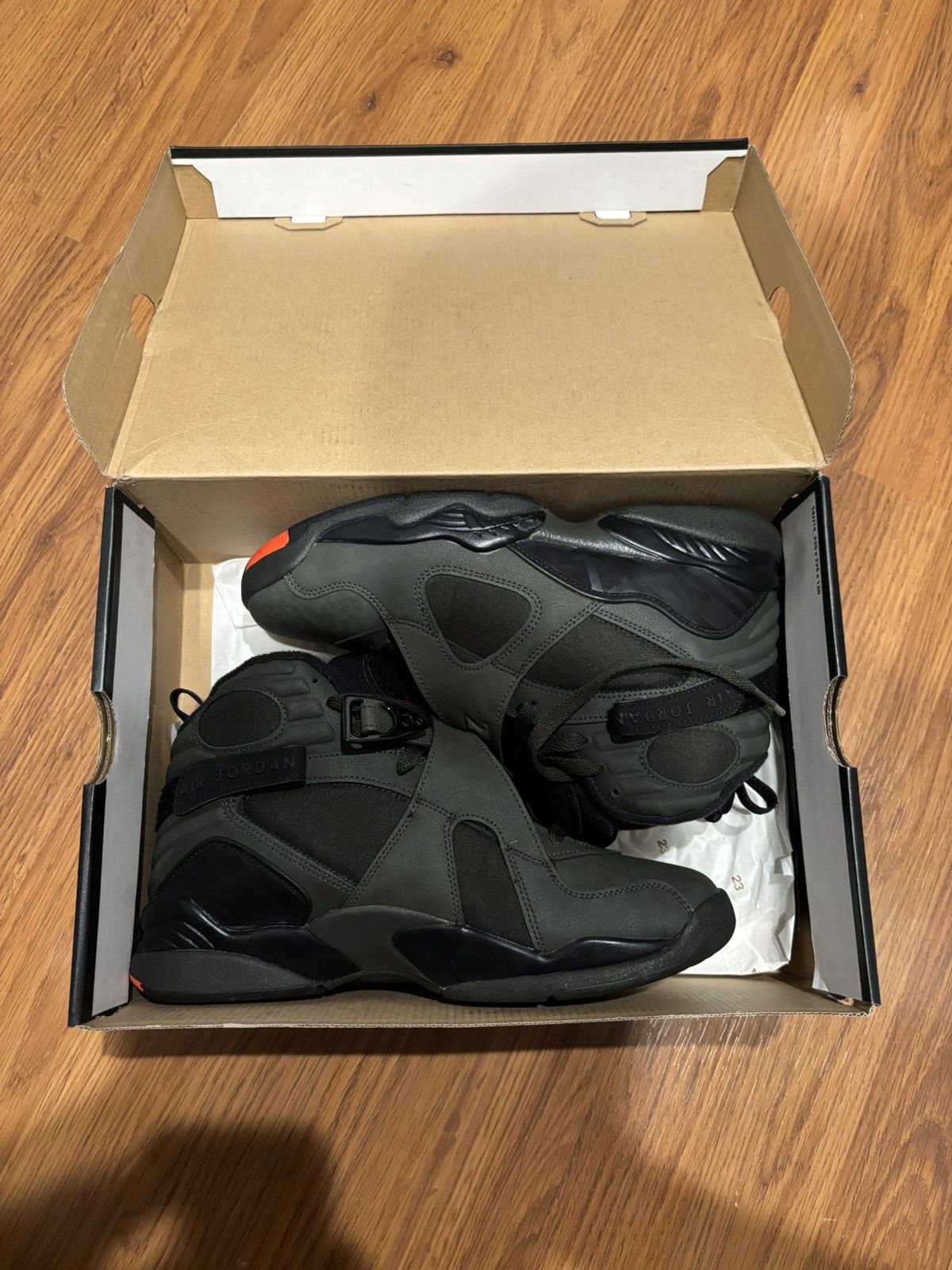 Jordan Brand × Undefeated Jordan 8 Retro Take Flight Undefeated Size US 8 / EU 41 - 2 Thumbnail