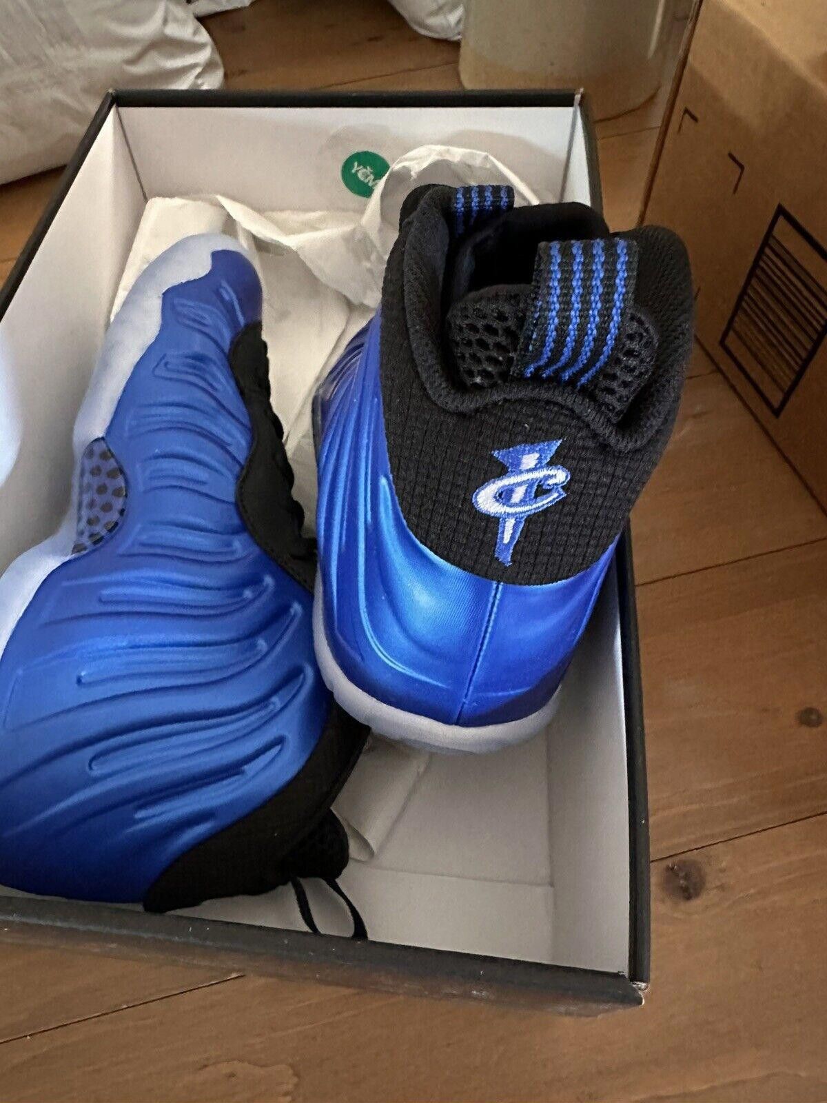 Nike Nike Size 5 Little Posite One Grade School Royal Blue Size US 5 / EU 37 - 11 Thumbnail