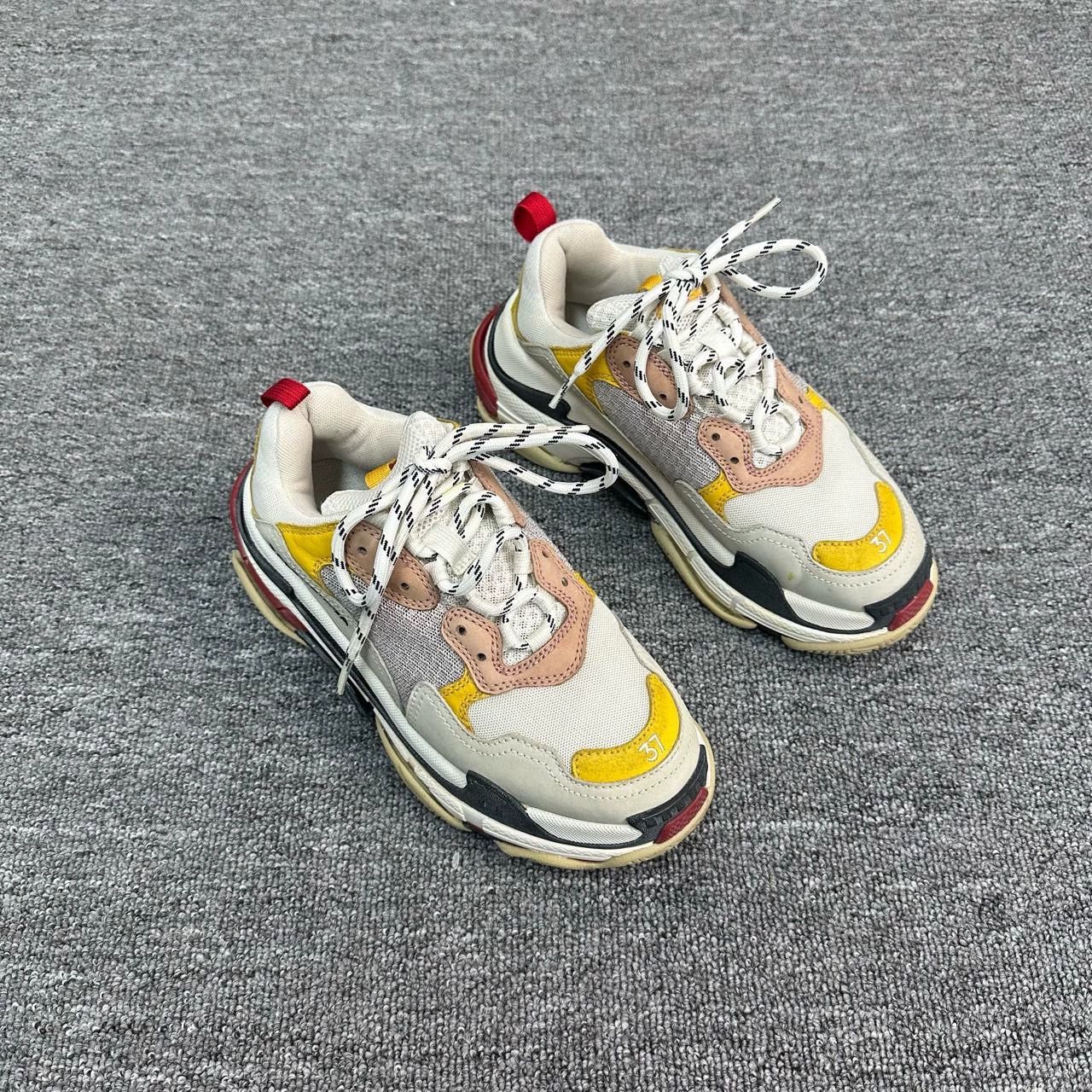Balenciaga balenciaga triple s dad sneakers size 37 Size US 6.5 / EU 39-40 - 1 Thumbnail