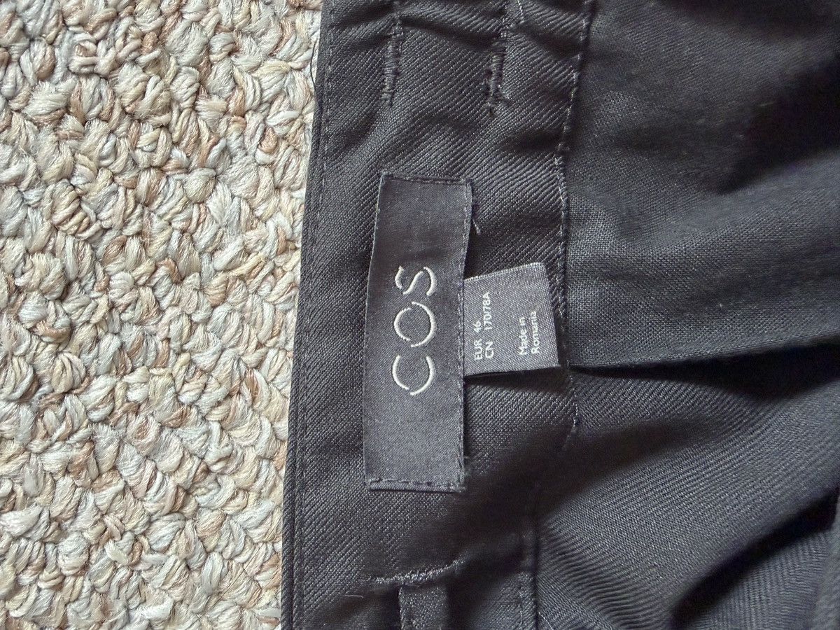 Cos Black COS cropped wool pleated pants Size US 30 / EU 46 - 3 Thumbnail