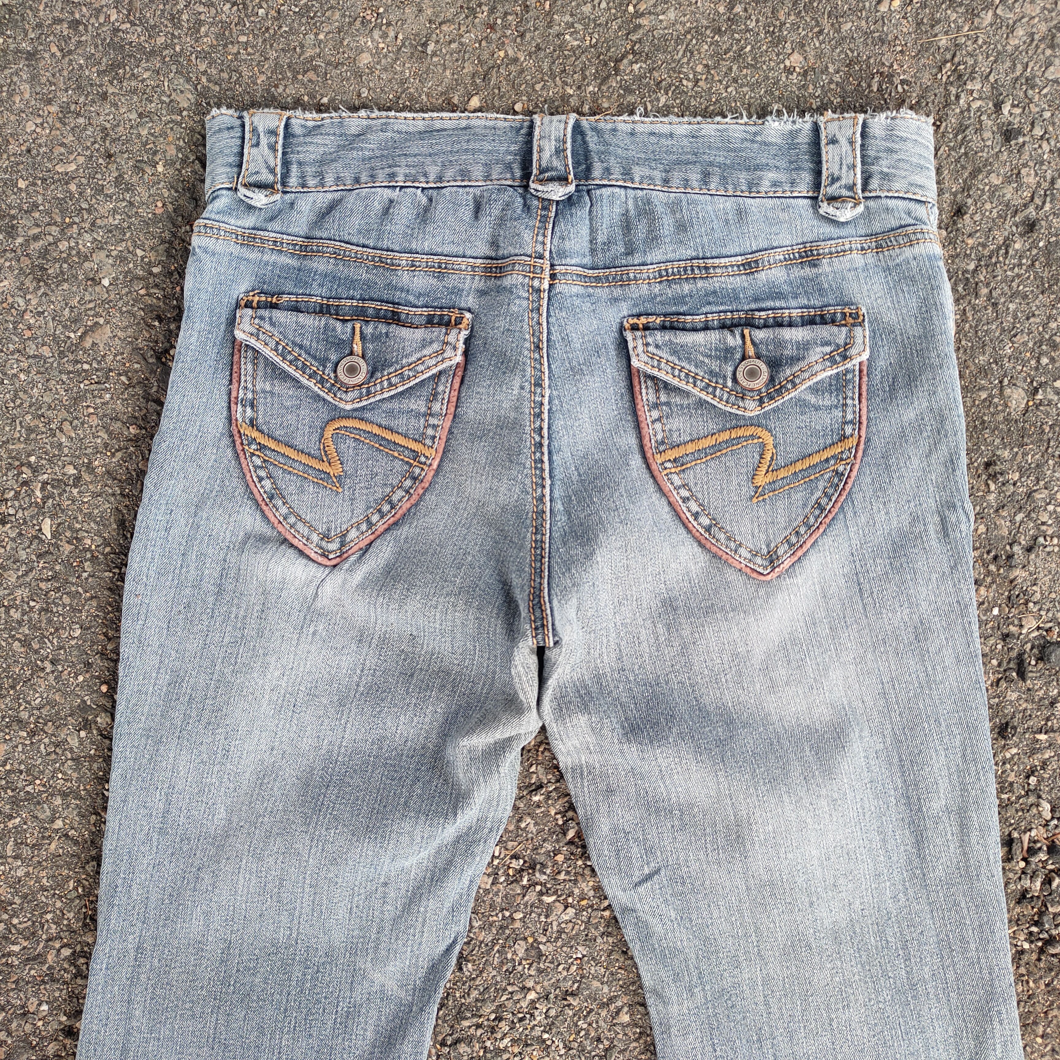 Japanese Brand VINTAGE JAPANESE WOMAN FLARE FADED JEANS DENIM PANTS Size US 30 / EU 46 - 8 Thumbnail