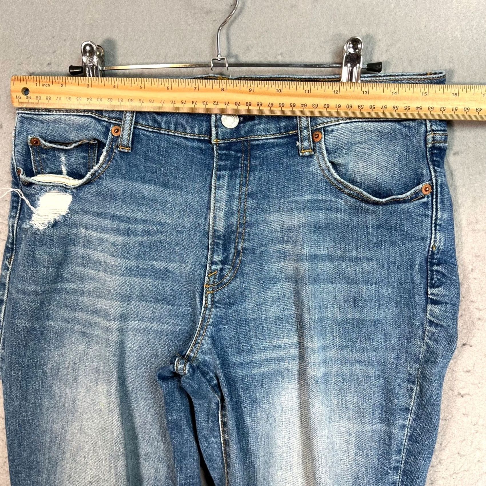 Gap Gap 1969 Womens Jeans 30 Regular Blue Distressed Straight 5-Pocket Denim Hip Rise Mid Vintage: No 29 Inseam Size 30in Womens Men Women Ladies Jegans? Size 30" / US 8 / IT 44 - 4 Thumbnail