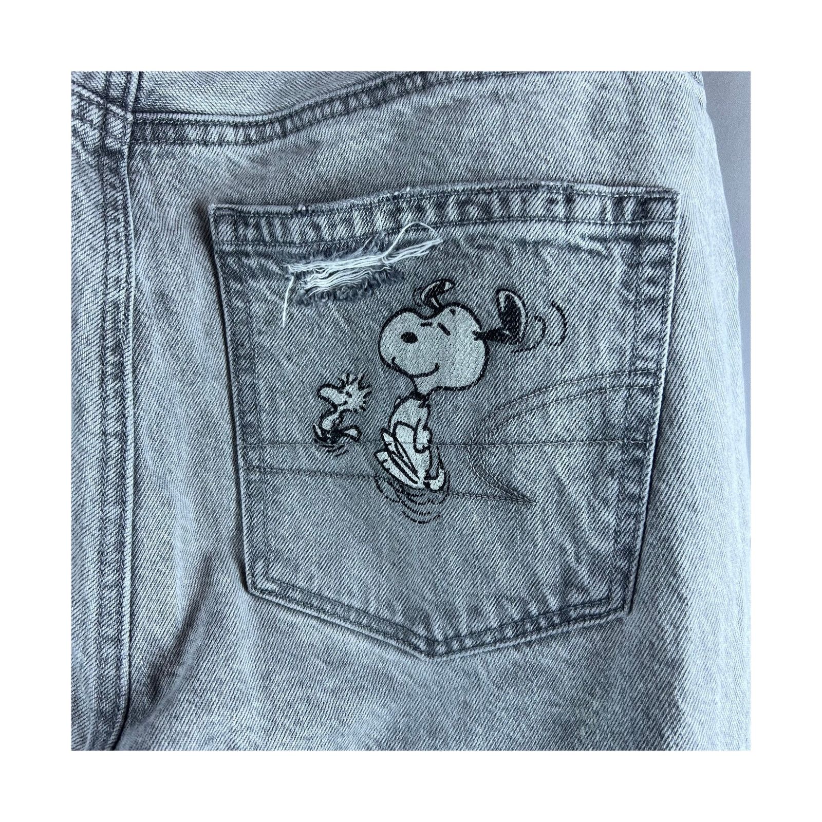 American Eagle Outfitters American Eagle x Peanuts Snoopy Distressed Mom Jeans Gray 8S Size 30" / US 8 / IT 44 - 10 Thumbnail