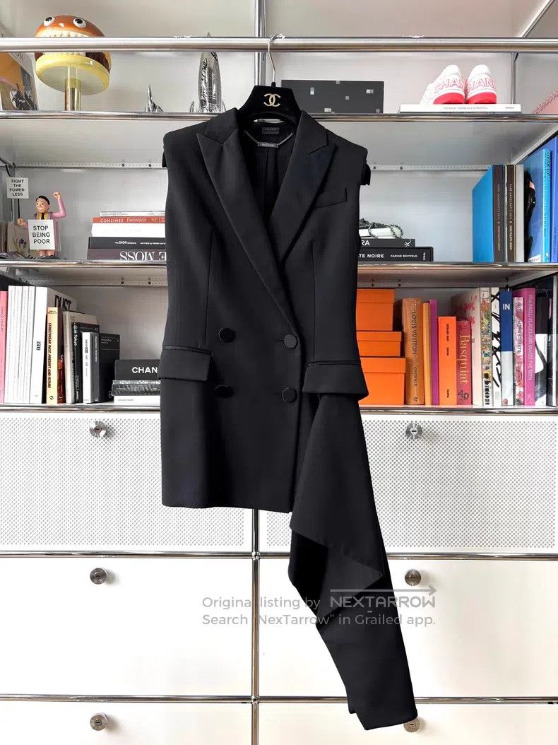 Alexander McQueen Alexander Mcqueen Black show, woollen silk material, sleev Size XS / US 0-2 / IT 36-38 - 1 Thumbnail