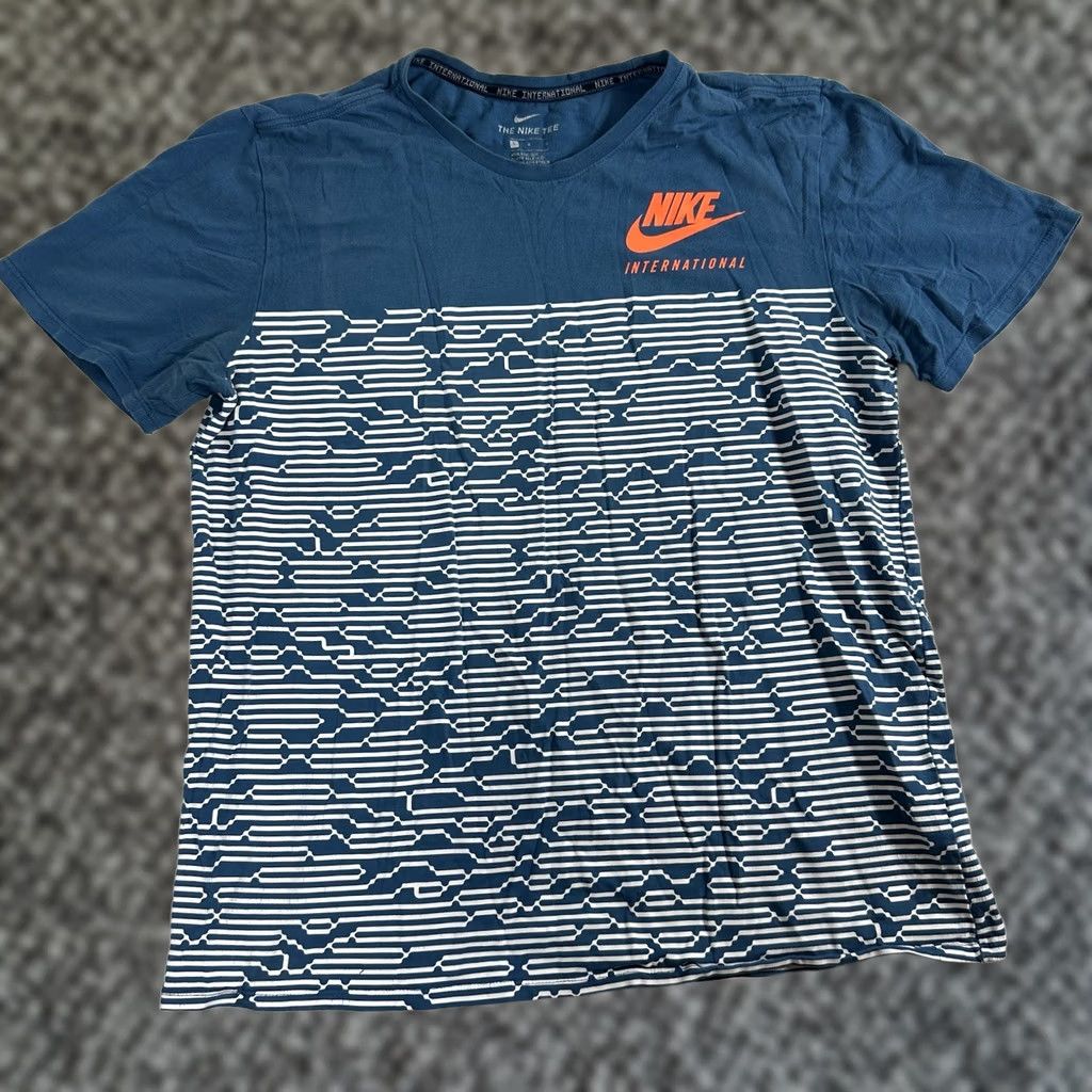 Nike Nike International T‑shirt Men L Short Sleeve Blue Activewear Cross Training Running Jogging Mens Shirt Size US L / EU 52-54 / 3 - 1 Thumbnail