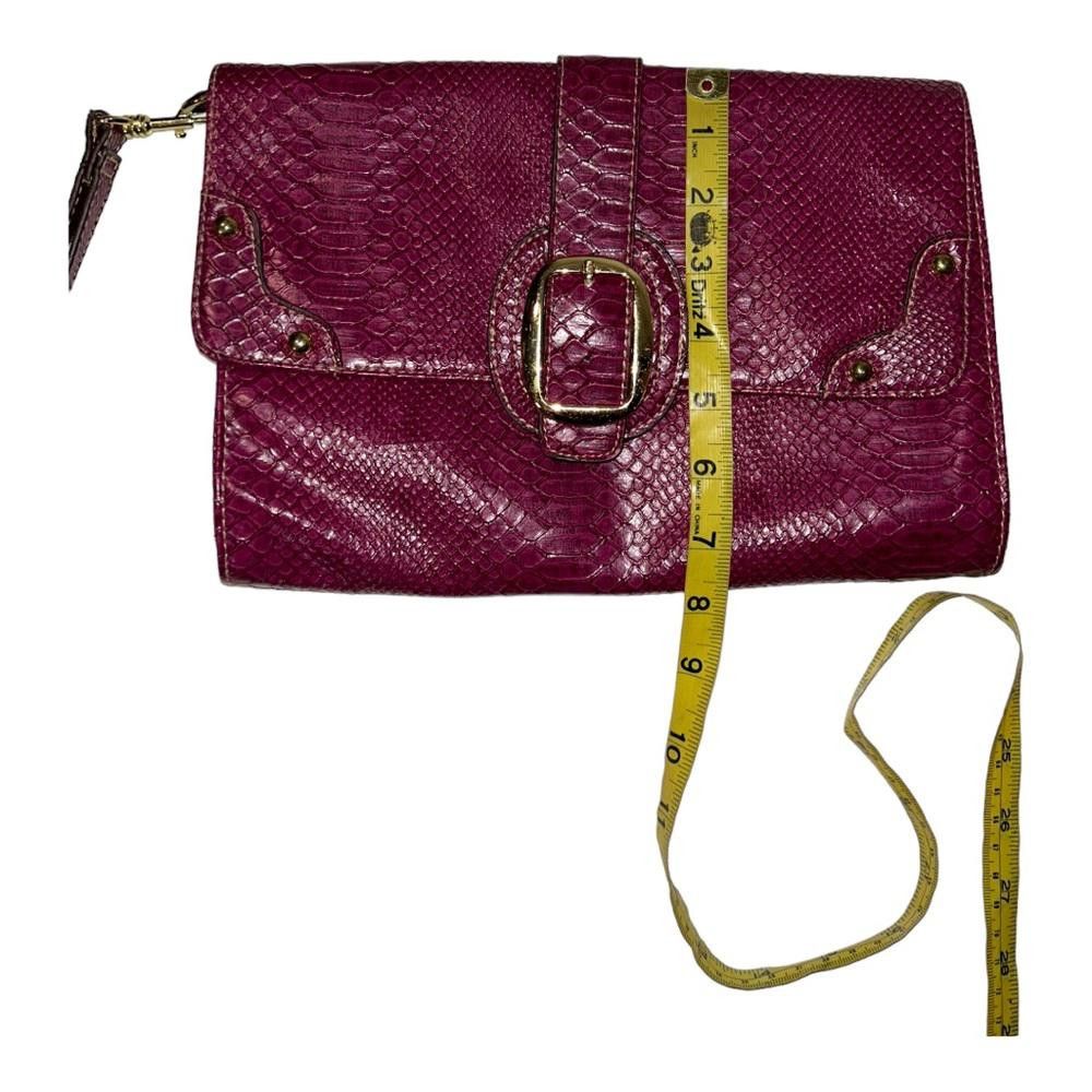 Designer Faux Snakeskin W Gold Buckle Clutch Size ONE SIZE - 4 Thumbnail