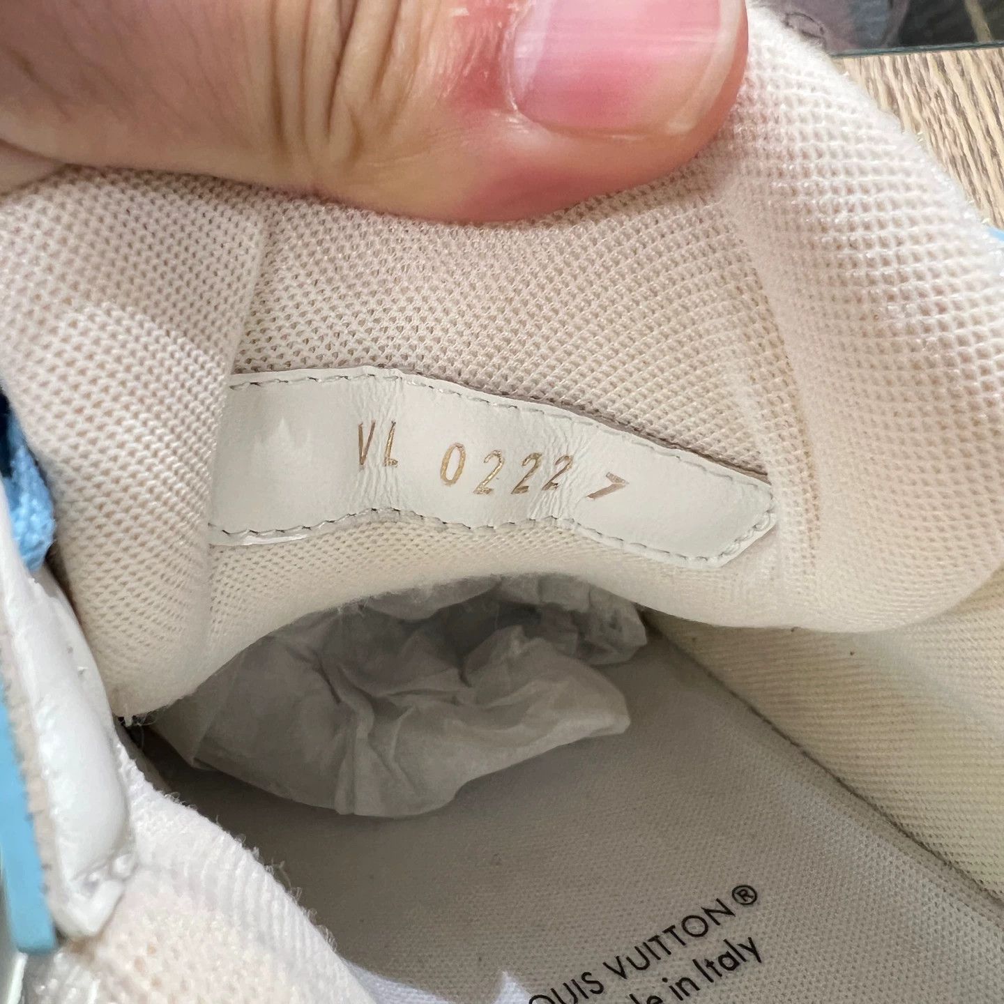 Louis Vuitton LV tob30 Trainer Calfskin Logo Sneaker US7 Size US 7 / EU 40 - 5 Thumbnail