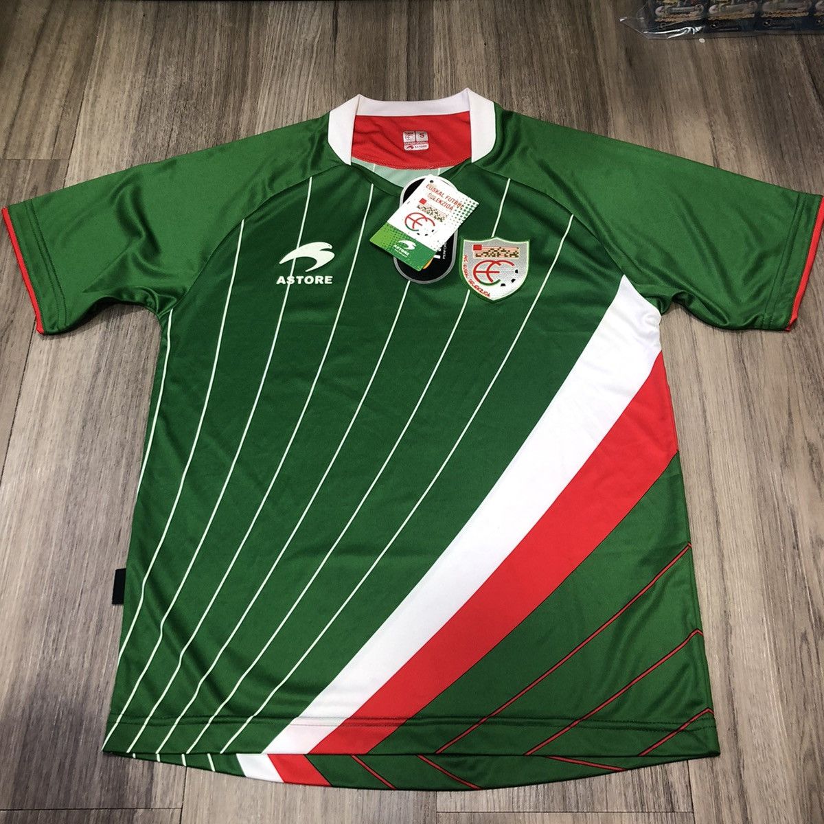 Other Basque Euskal futbol selekzioa 11/12 home shirt(Bnwt) Size US S / EU 44-46 / 1 - 2 Thumbnail