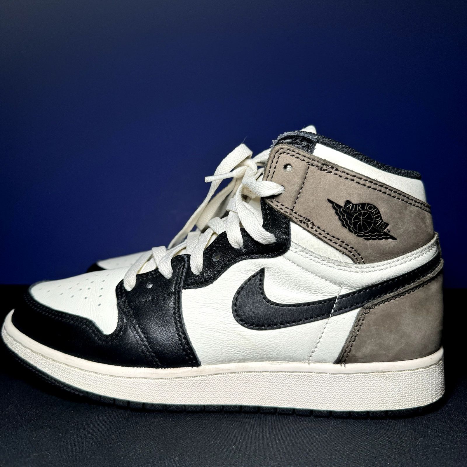 Jordan Brand × Nike Size 7 - Nike Air Jordan 1 Retro High OG GS Dark Mocha Size US 7 / EU 40 - 8 Thumbnail