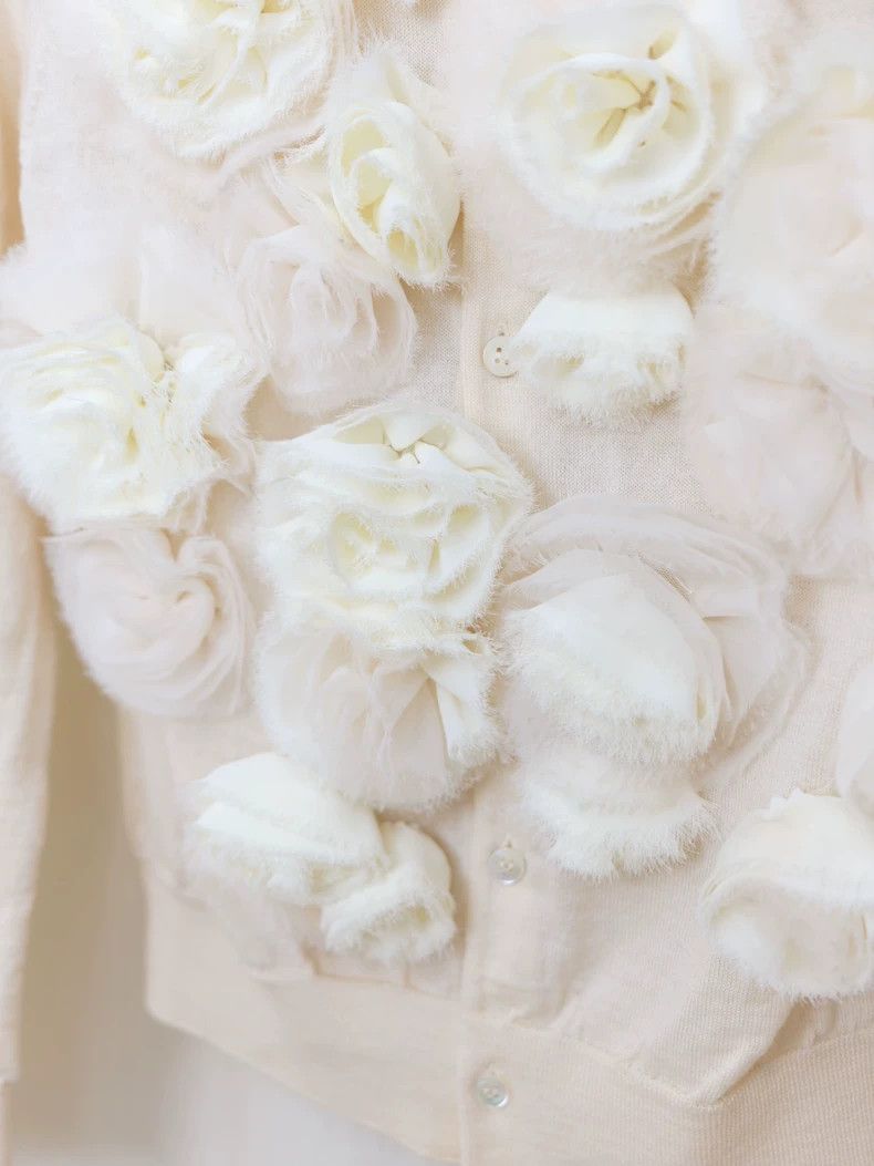 Comme Des Garcons White three-dimensional rose sweater