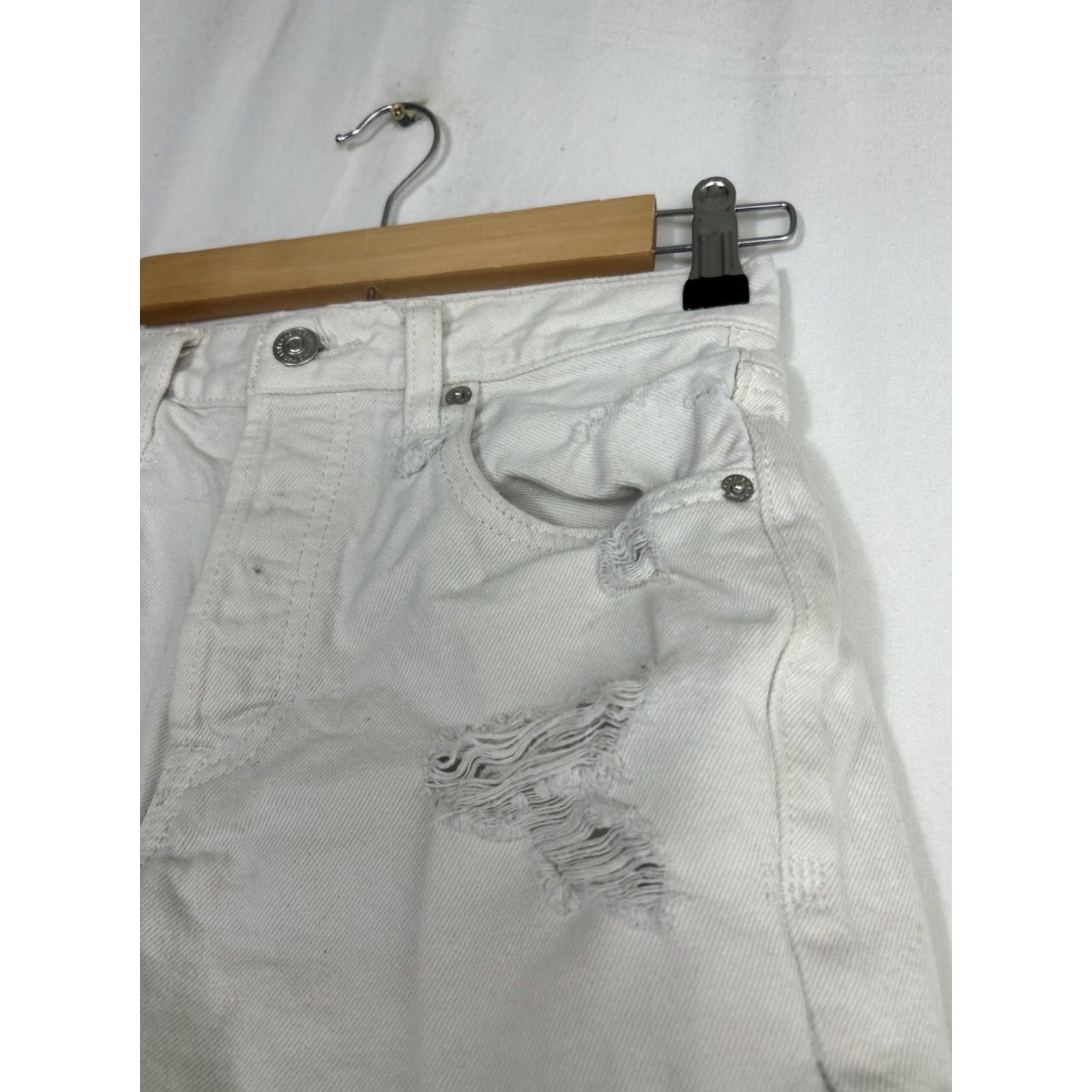 Vintage We The Free White Cotton Denim Distressed High Waisted Cut-Off Shorts Womens Size 24 26 Inseam 4in Size 42" / US 20 - 4 Thumbnail