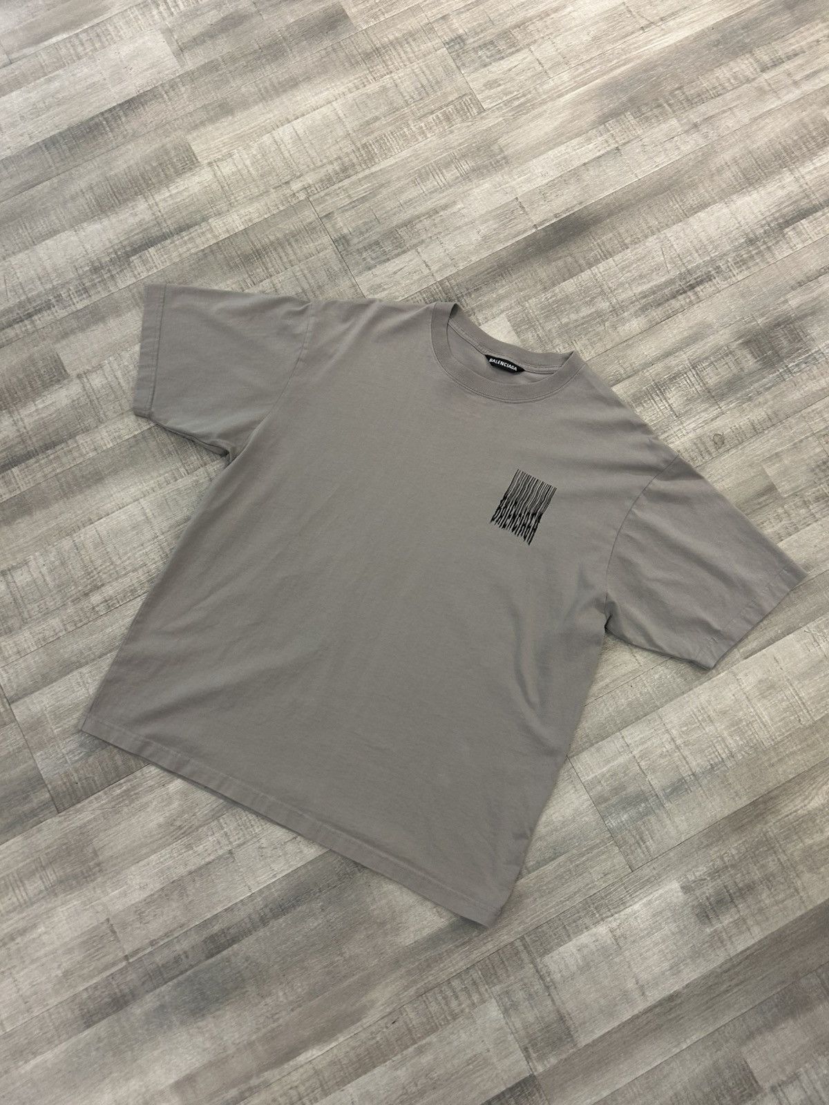 Balenciaga Balenciaga Barcode Logo Tee Size US S / EU 44-46 / 1 - 1 Thumbnail