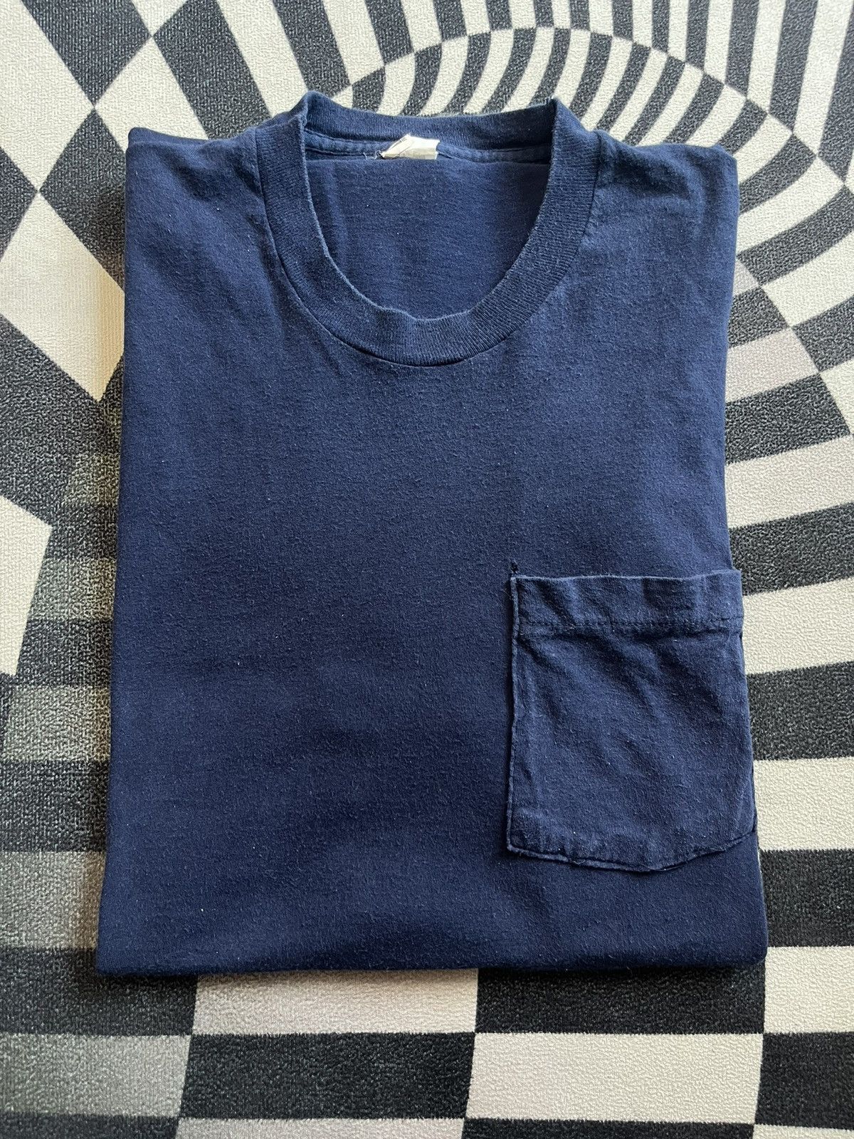 Vintage Vintage Pocket T-Shirt ( XXXL ) 80’s-90’s Size US XXL / EU 58 / 5 - 1 Thumbnail