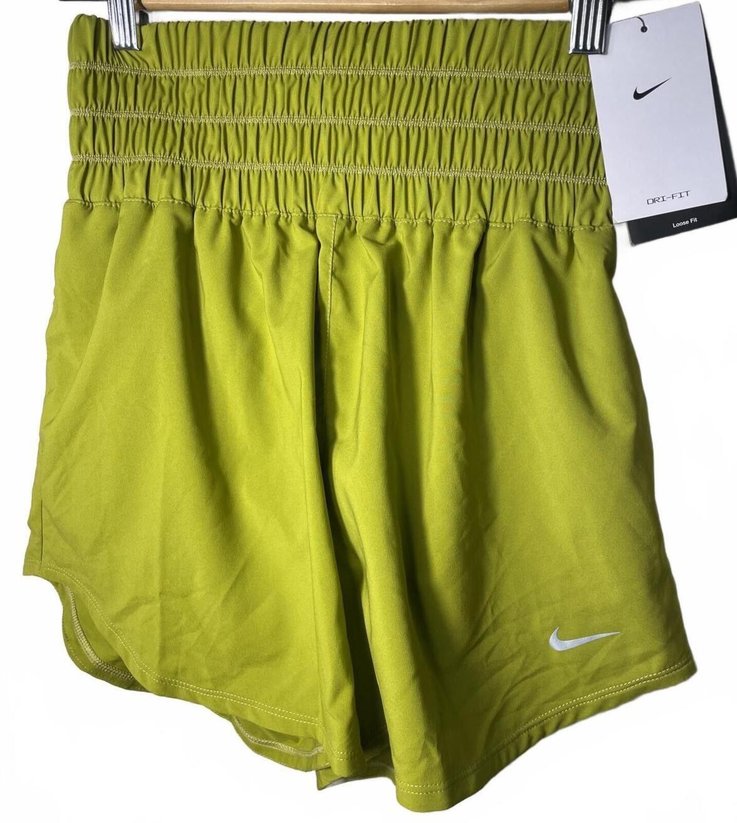 Nike Nike Womens Training Shorts Size Small Green Size 28" / US 6 / IT 42 - 1 Thumbnail
