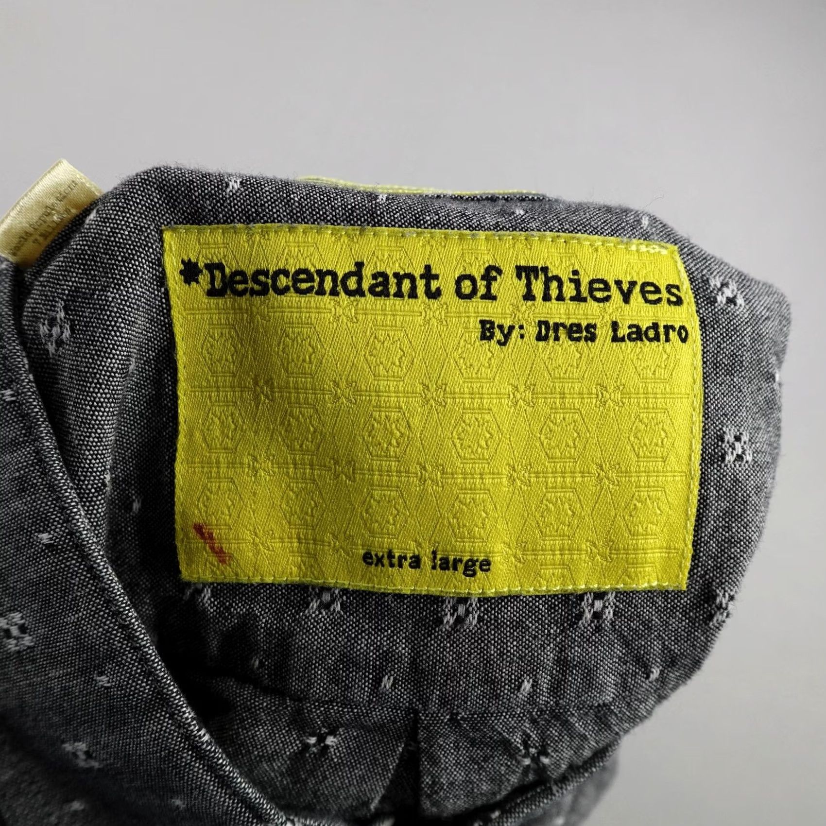 Vintage Descendant Of Thieves Shirt Mens XL Gray Chambray Geometric Limited Edition Casual Summer Casual Mens XL Gray Chambray Geometric Limited Edition Shirt Size US XL / EU 56 / 4 - 7 Thumbnail