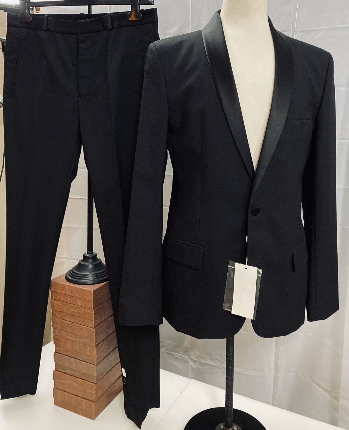 Maison Margiela Maison Margiela 🇮🇹 Black Wool Shawl Lapel 2-btn Tux 50R NWT Size 40R - 2 Thumbnail