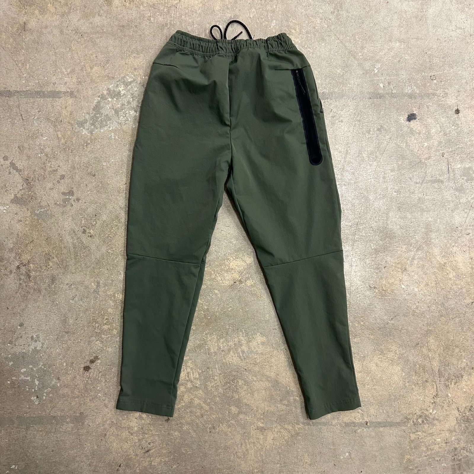 Nike Nike Tech Green Sweatpants Size US 30 / EU 46 - 2 Thumbnail