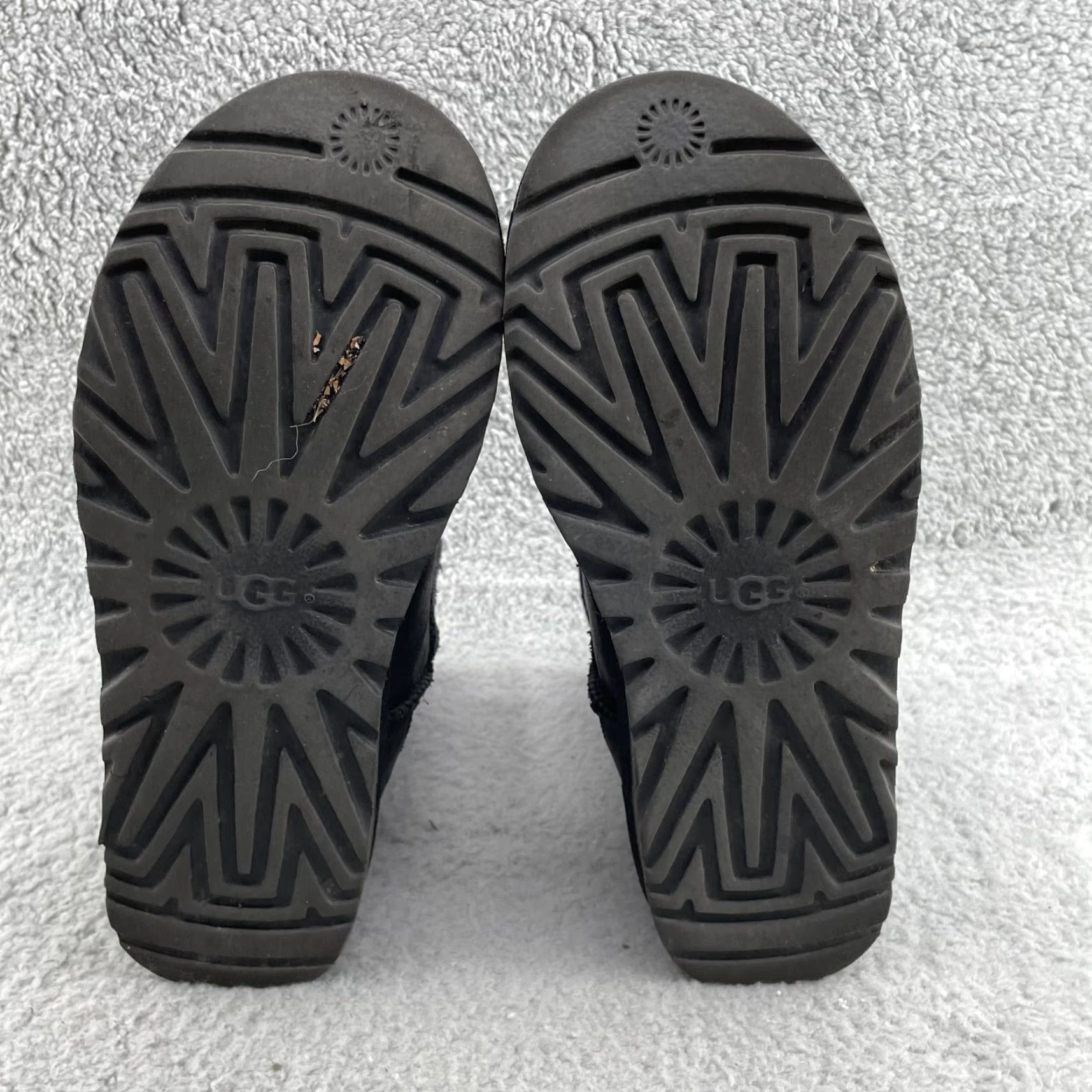 Ugg UGG Women Boots Classic Short Sheepskin Black 7 Outdoor Cabin Winter Slip-On Mid-Calf Lined Warm Boots Womens Size 28" / US 6 / IT 42 - 7 Thumbnail