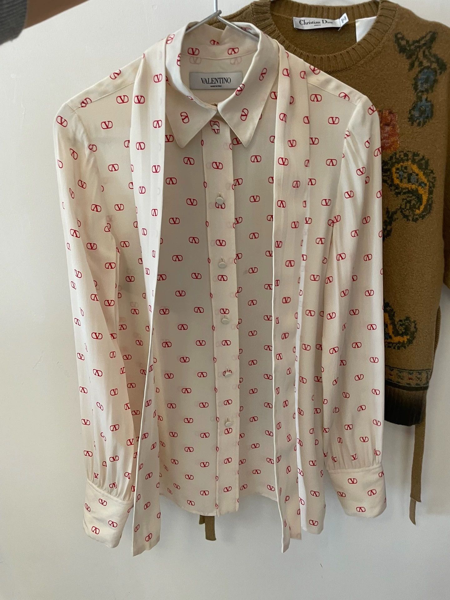 Valentino Valentino V Logo Silk Shirt - dmc Size US S / EU 44-46 / 1 - 1 Thumbnail