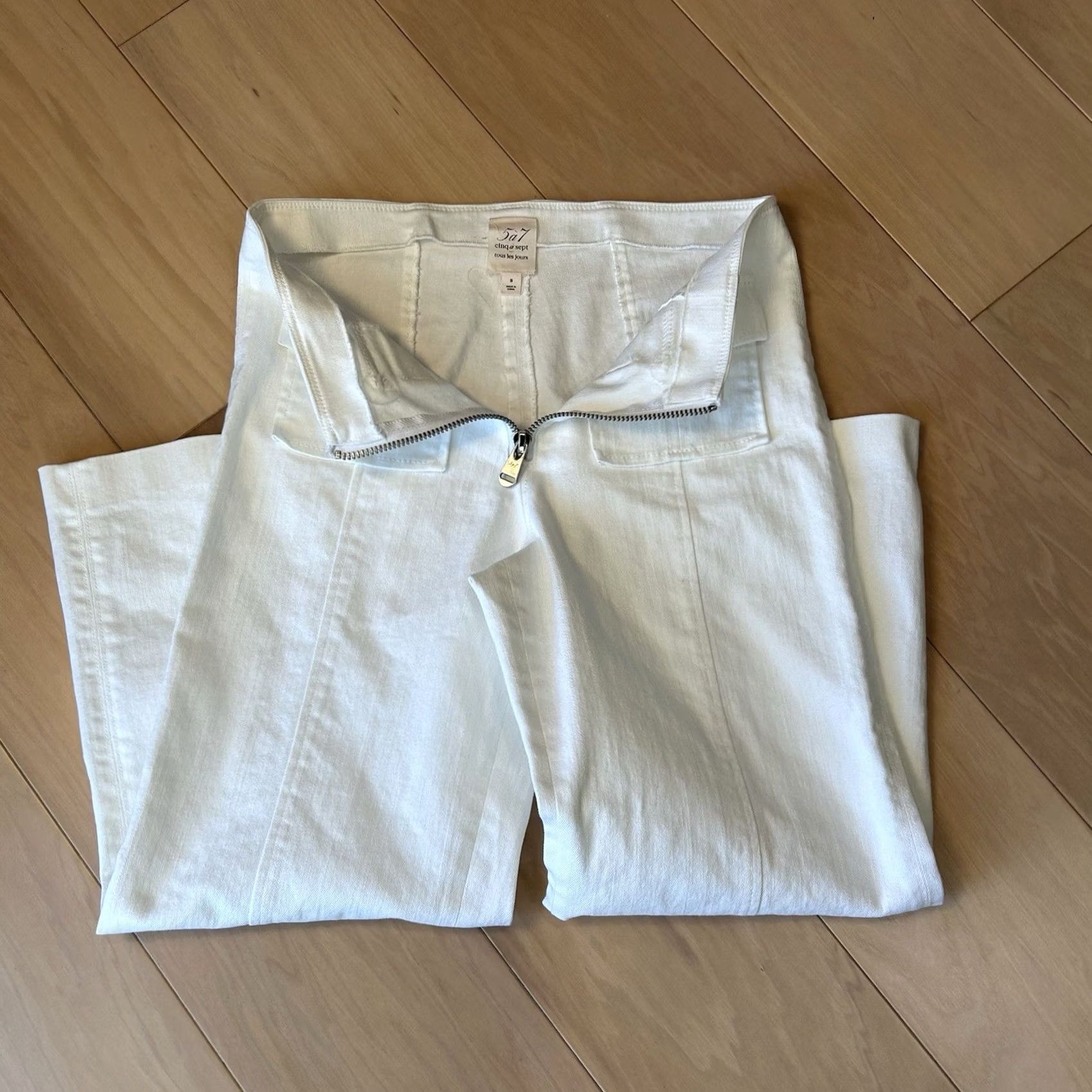 Cinq a Sept Cinq A Sept Jeans White Women’s 8 Jeans White Straight Mid 24.5 Inseam Zip Pockets Logo Size 30" / US 8 / IT 44 - 4 Thumbnail