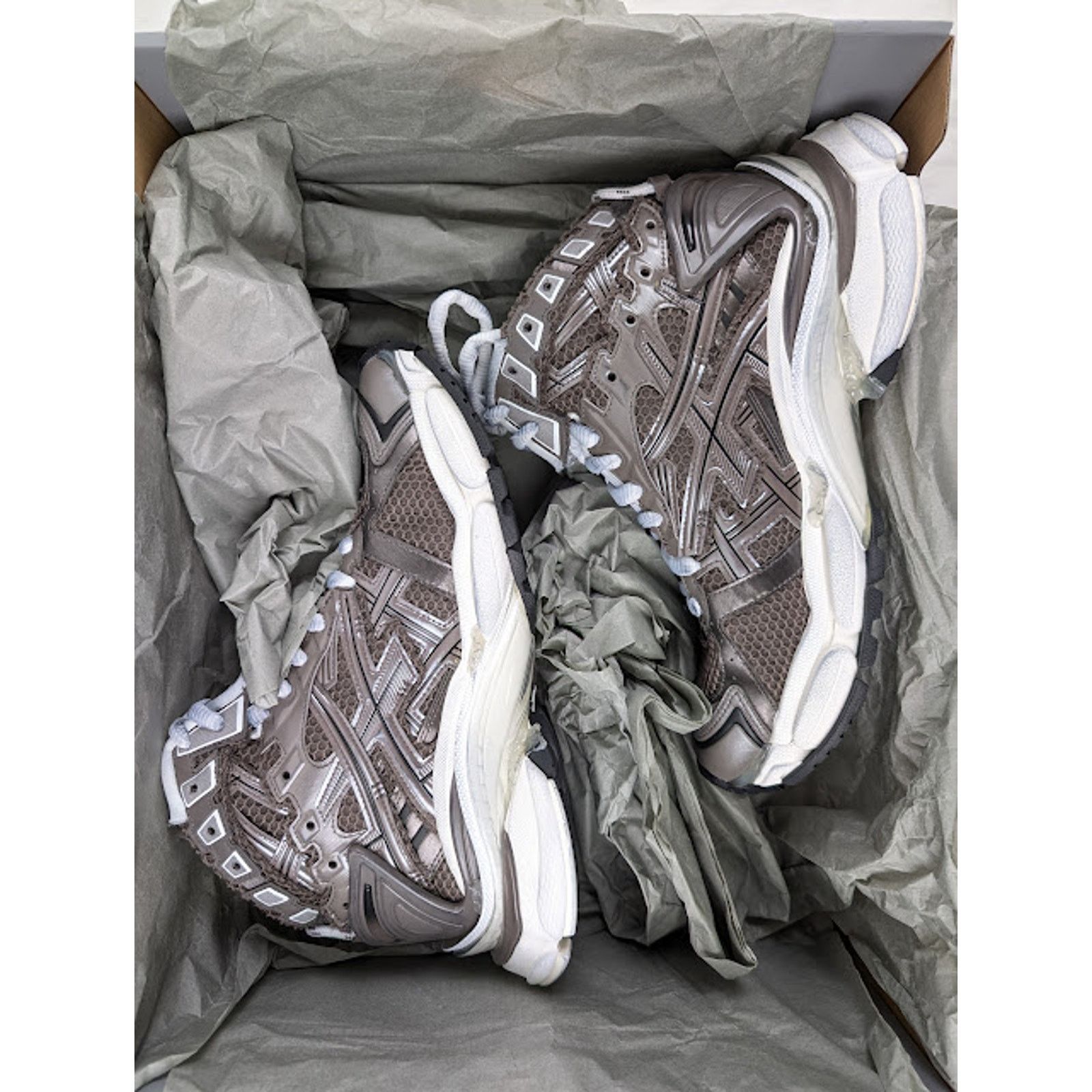 Balenciaga o1rshd1 Runner Hi-Top Sneakers in Grey/White/Black Size US 12 / EU 45 - 9 Thumbnail