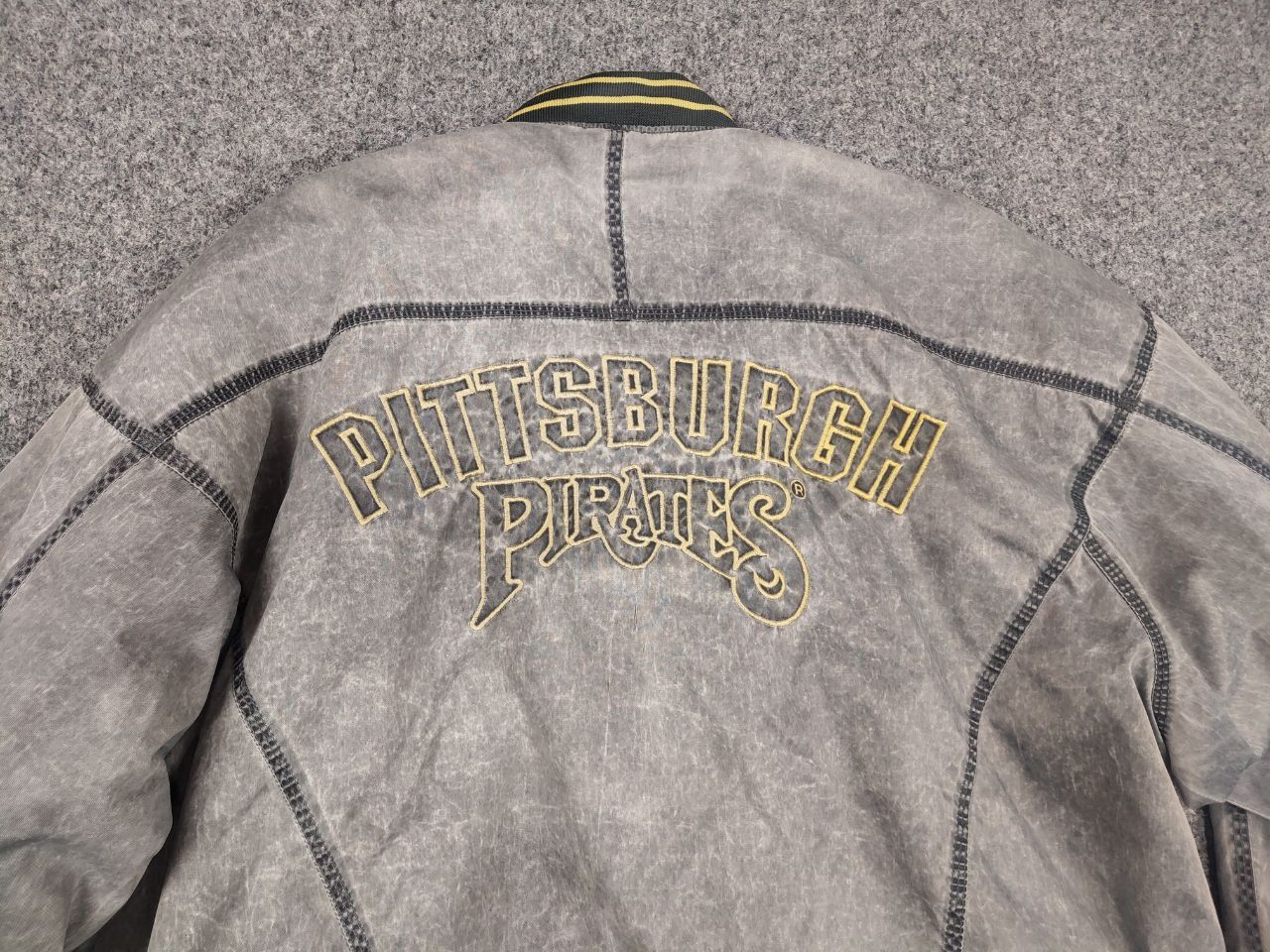 MLB Vintage 90's Pittsburgh Pirates Embroidered bomber Jacket Size US L / EU 52-54 / 3 - 12 Thumbnail