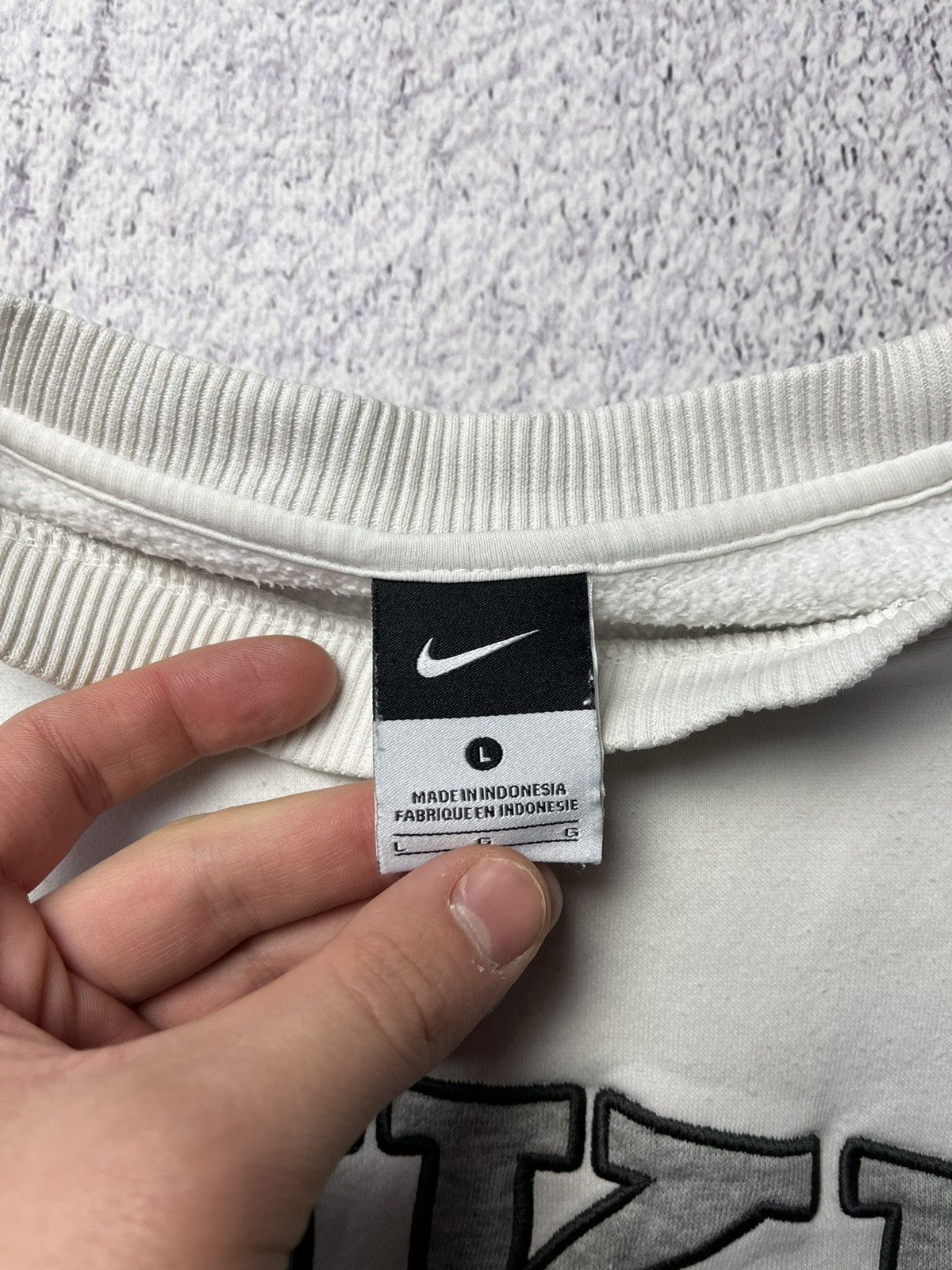 Nike Vintage Nike Big Logo Sweatshirt Y2K Streetwear Size US L / EU 52-54 / 3 - 11 Thumbnail