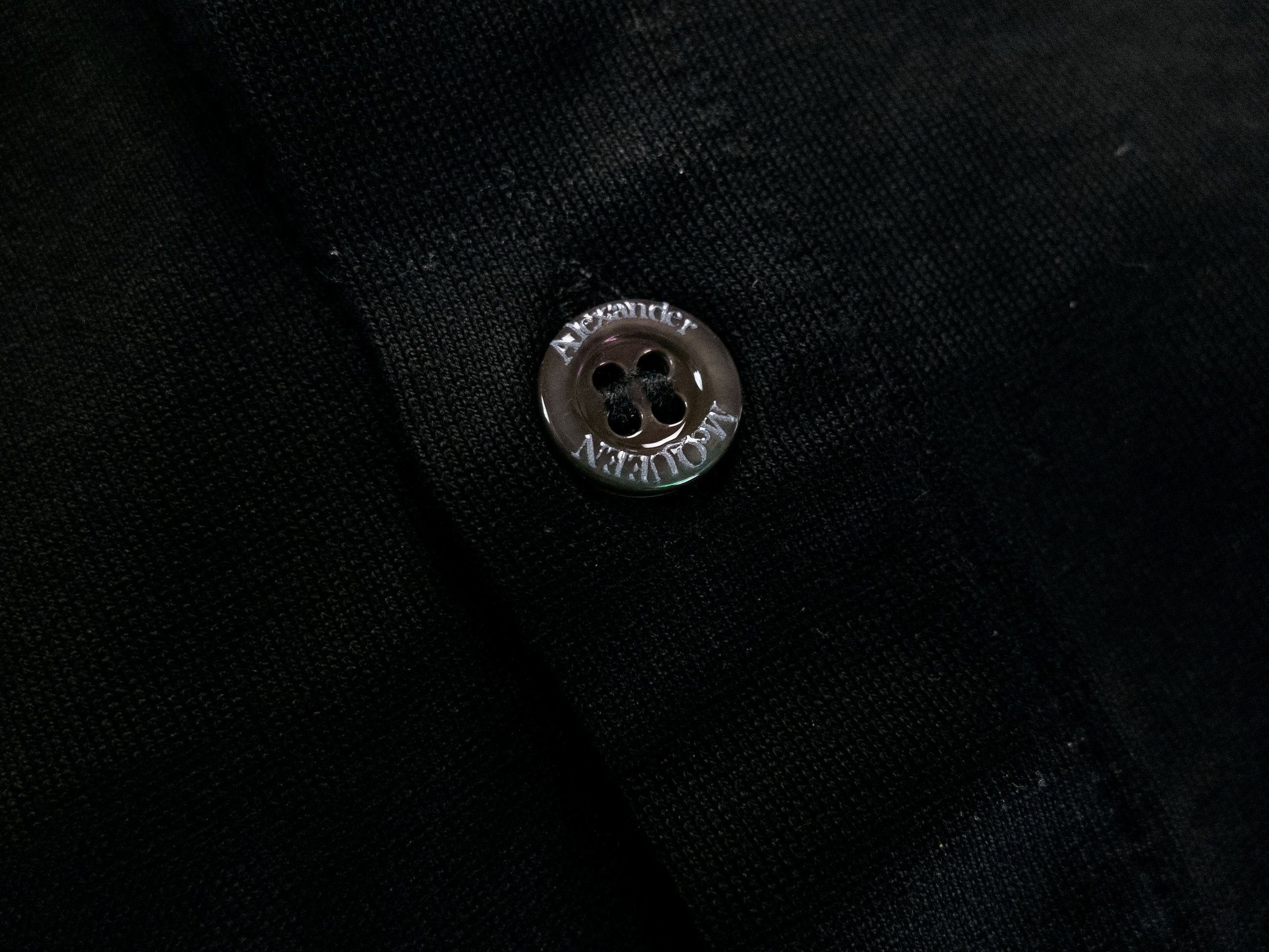 Alexander McQueen ALEXANDER MCQUEEN Seal black logo embroidered polo shirt q Size US M / EU 48-50 / 2 - 8 Thumbnail