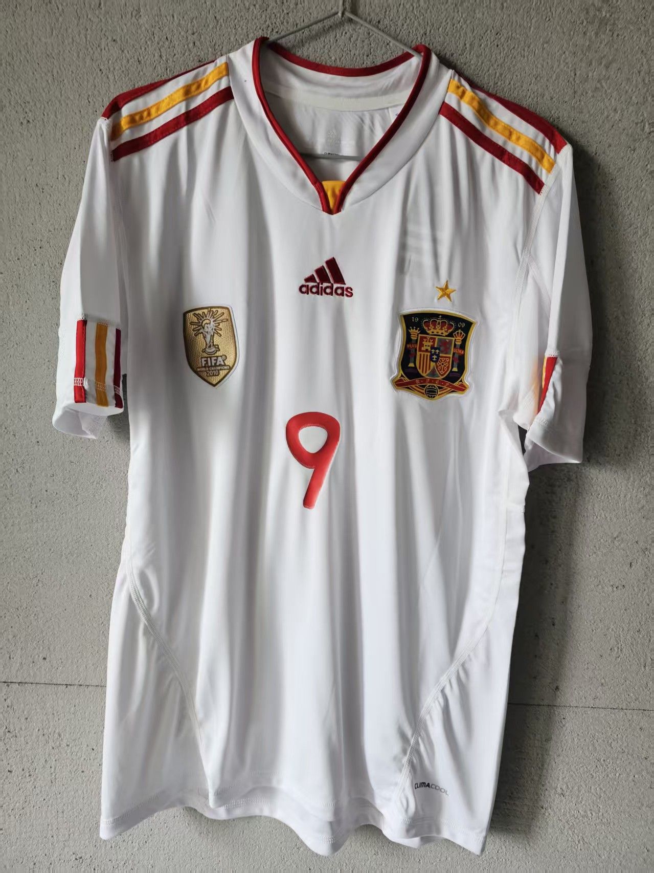 Other 2011 2012 Spain 9 Fernando Torres Jersey White Size US XL / EU 56 / 4 - 1 Thumbnail