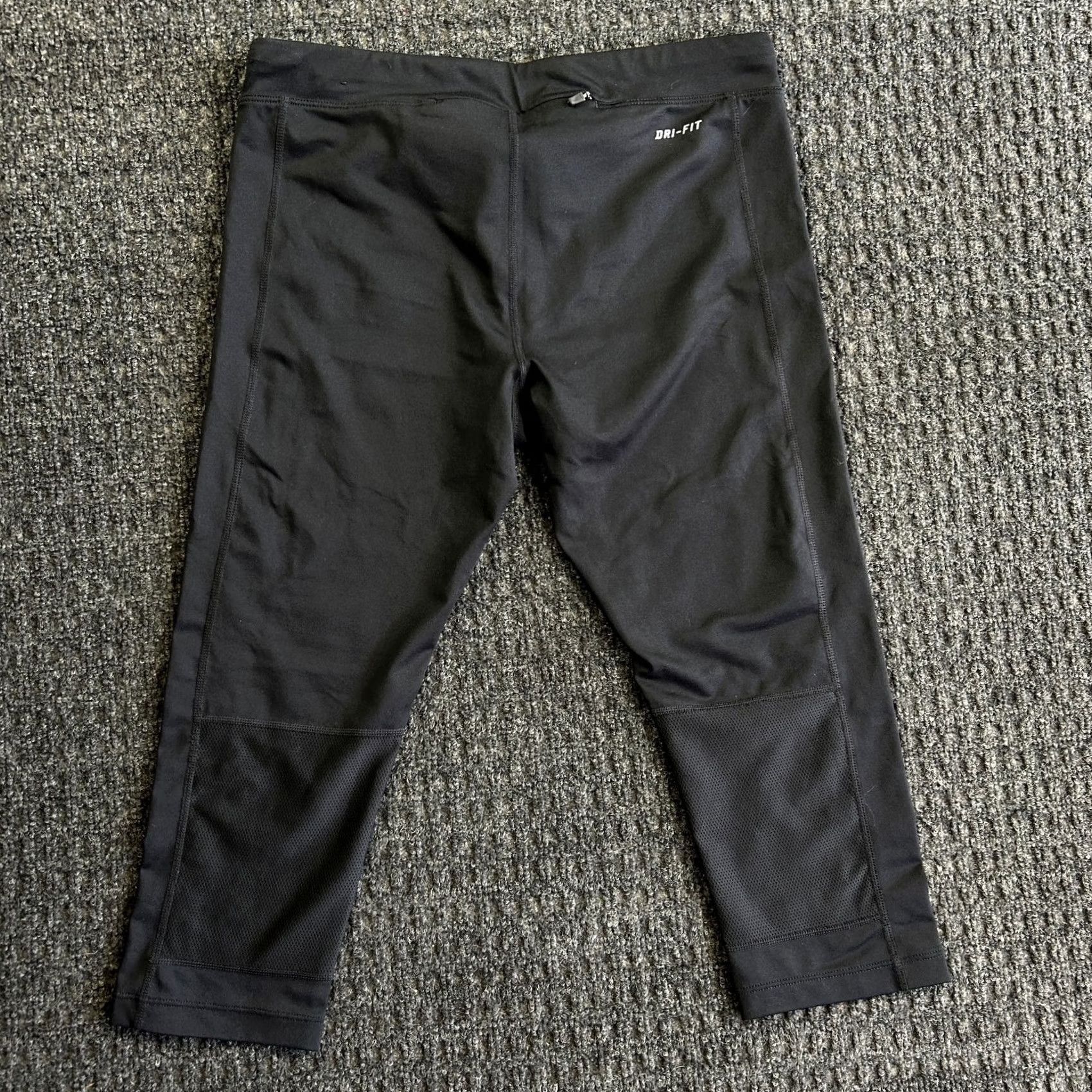 Nike Nike Dri-FIT Essential Running Capri Leggings Crop Black M 645603-010 Women Leggings Cropped Athletic Running Size 32" / US 10 / IT 46 - 3 Thumbnail