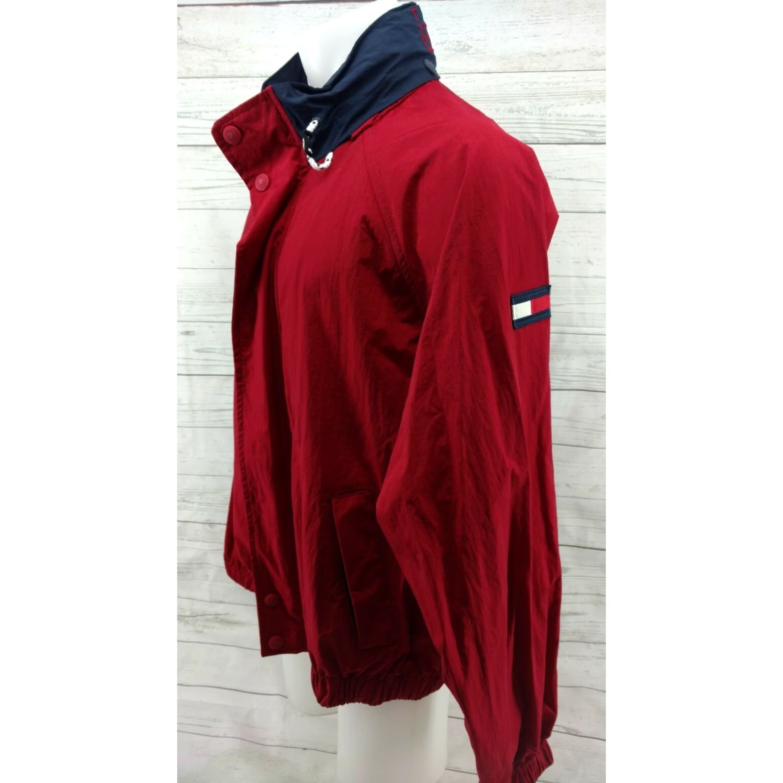 Tommy Hilfiger VINTAGE Tommy Hilfiger Mens Windbreaker Jacket XL Full Zip Sailin g Red Nylon Front Zip Vintage Windbreaker Size US XL / EU 56 / 4 - 2 Thumbnail