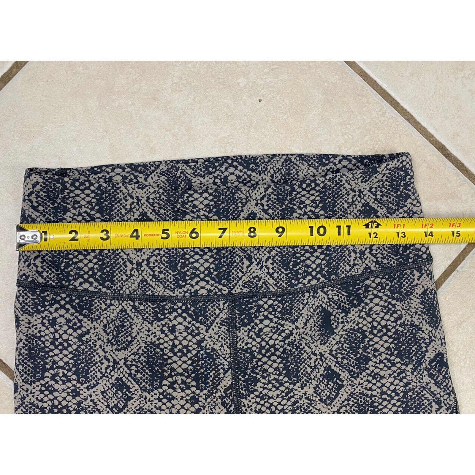 Athleta Athleta Ultimate 7/8 Tight S Snakeskin Stretchy Athleisure Size 24" / US 00 / IT 34 - 7 Thumbnail