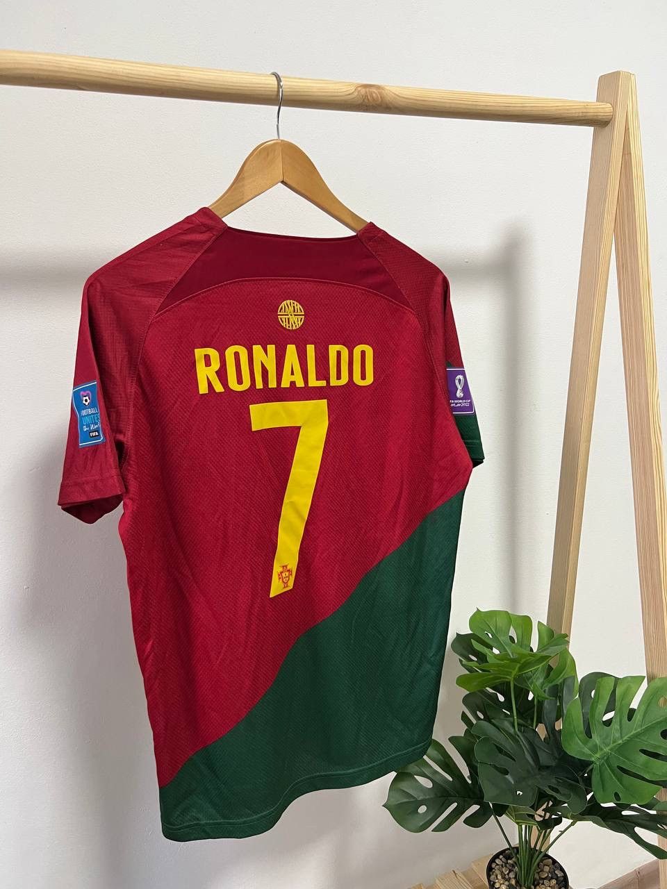 Nike NIKE PORTUGAL #7 RONALDO AWAY SOCCER JERSEY SZ M Size US M / EU 48-50 / 2 - 3 Thumbnail