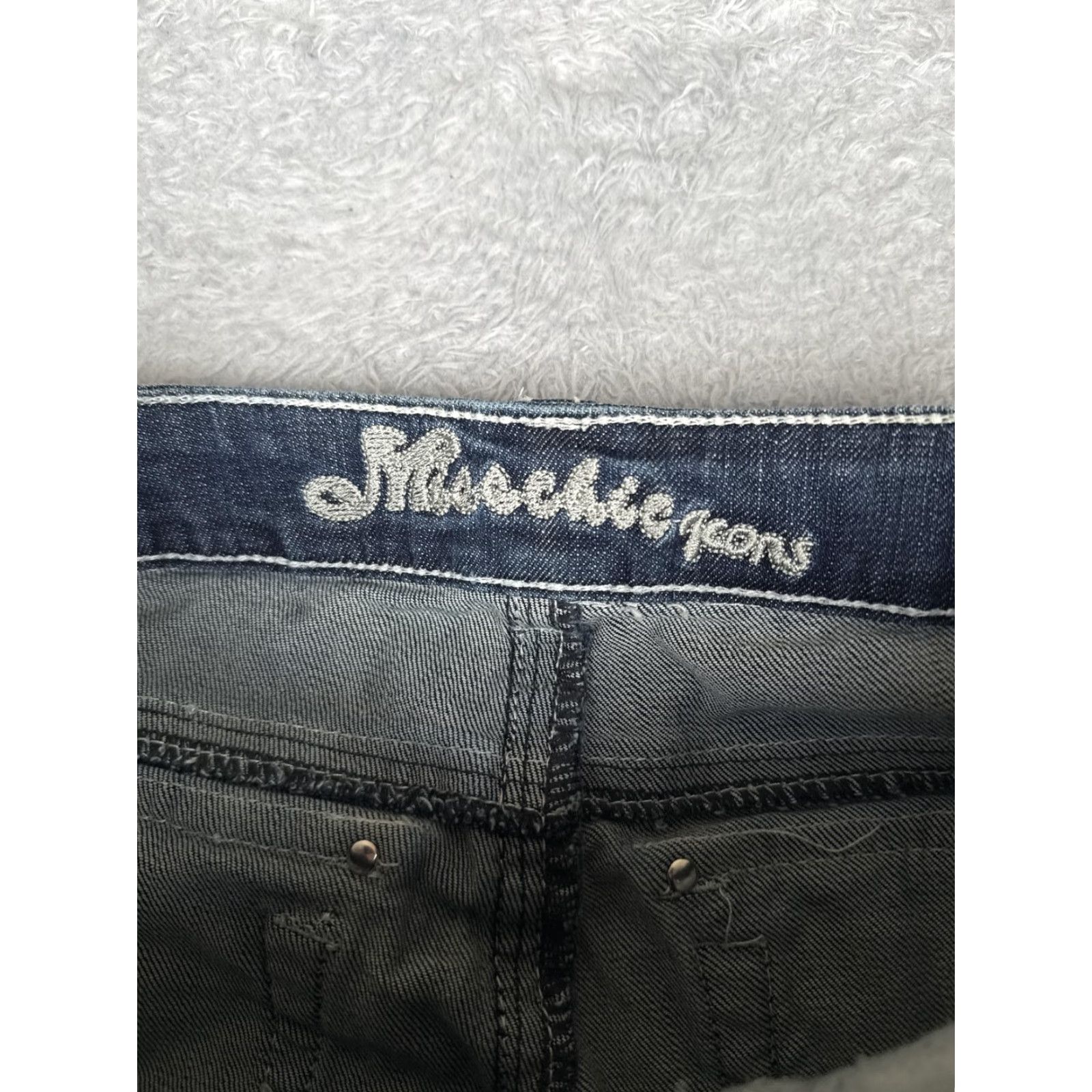 Vintage Miss Chic Icon Jeans Bootcut Juniors 7 Blue Medium Wash Mid Rise Rhinestone 26x30 Jeans Womens Retro USA Size 28" / US 6 / IT 42 - 6 Thumbnail